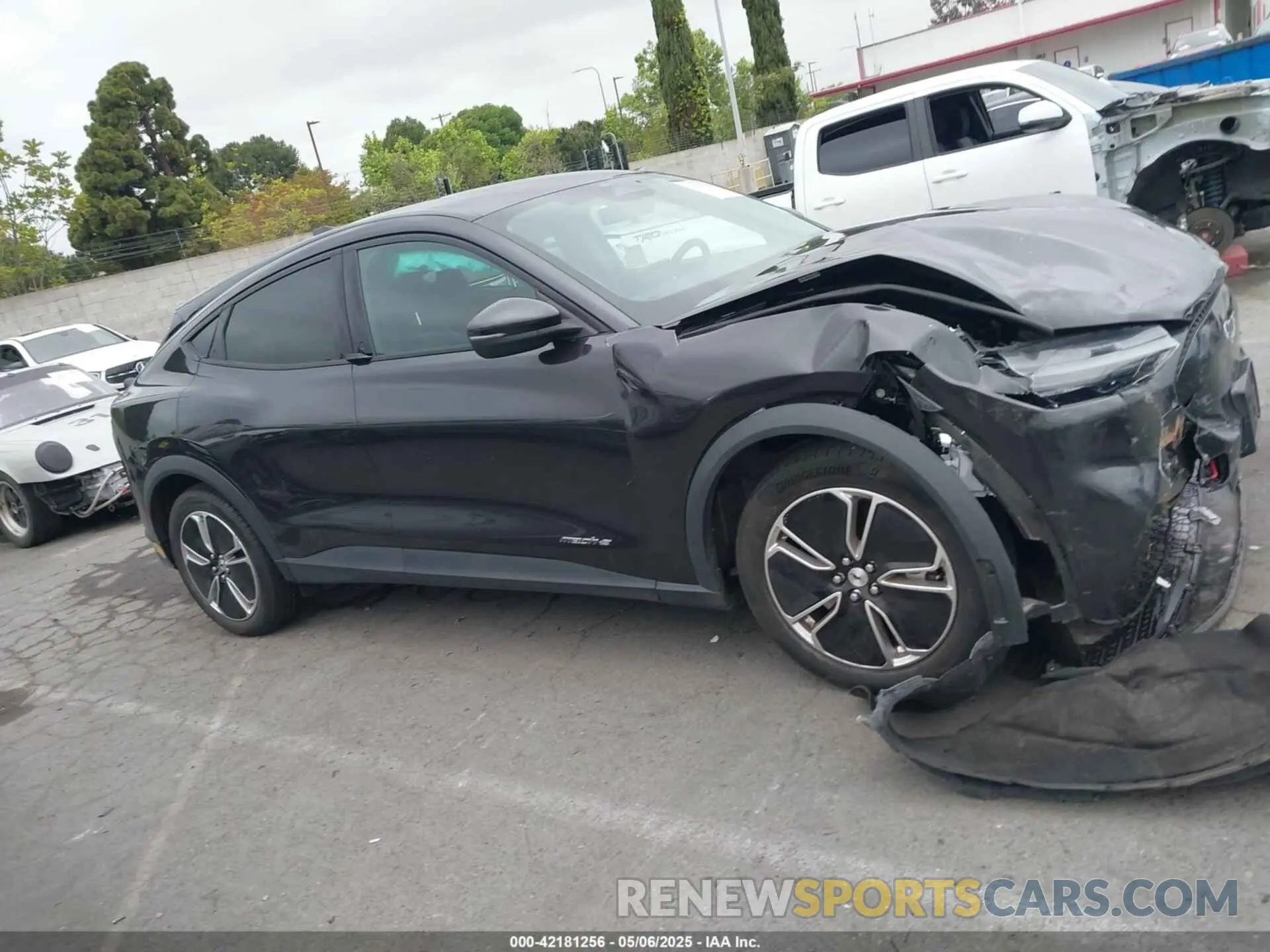 13 Photograph of a damaged car 3FMTK1RM3NMA25588 FORD MUSTANG MACH-E 2022