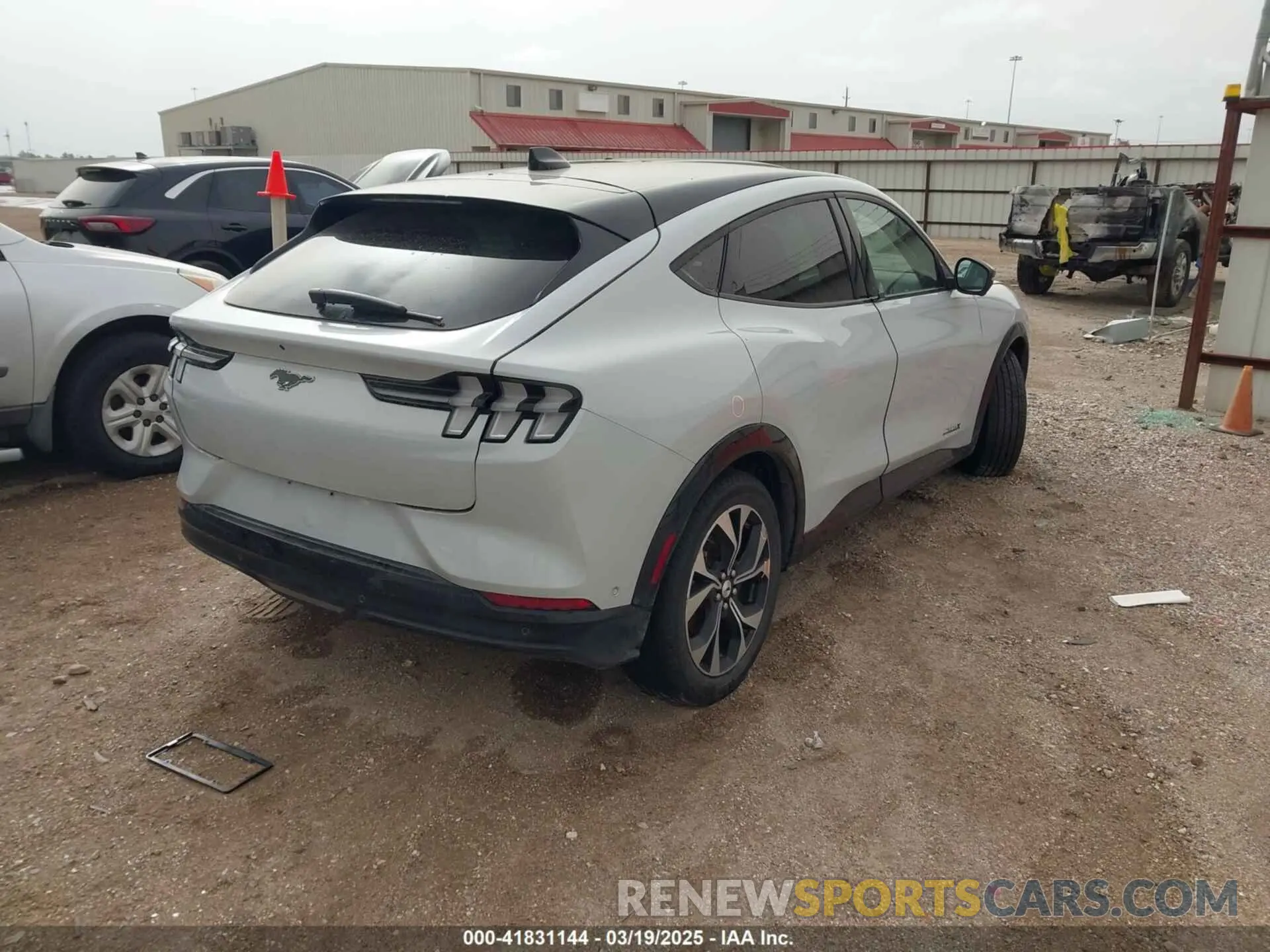 4 Фотография поврежденного автомобиля 3FMTK3SU0PMA70075 FORD MUSTANG MACH-E 2023