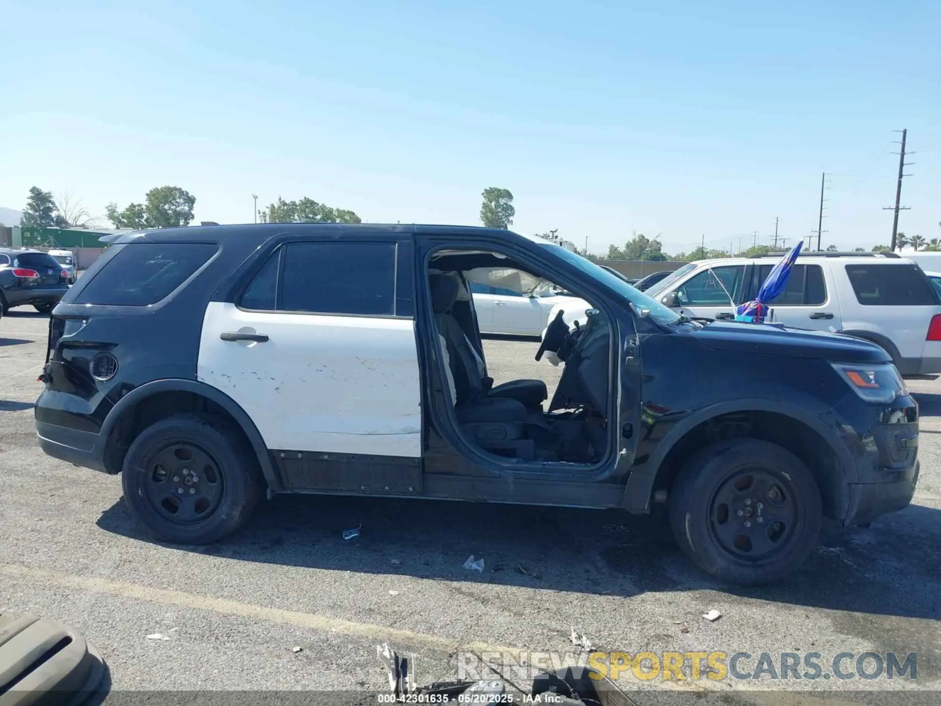 14 Photograph of a damaged car 1FM5K8AR8KGB55137 FORD POLICE INTERCEPTOR 2019