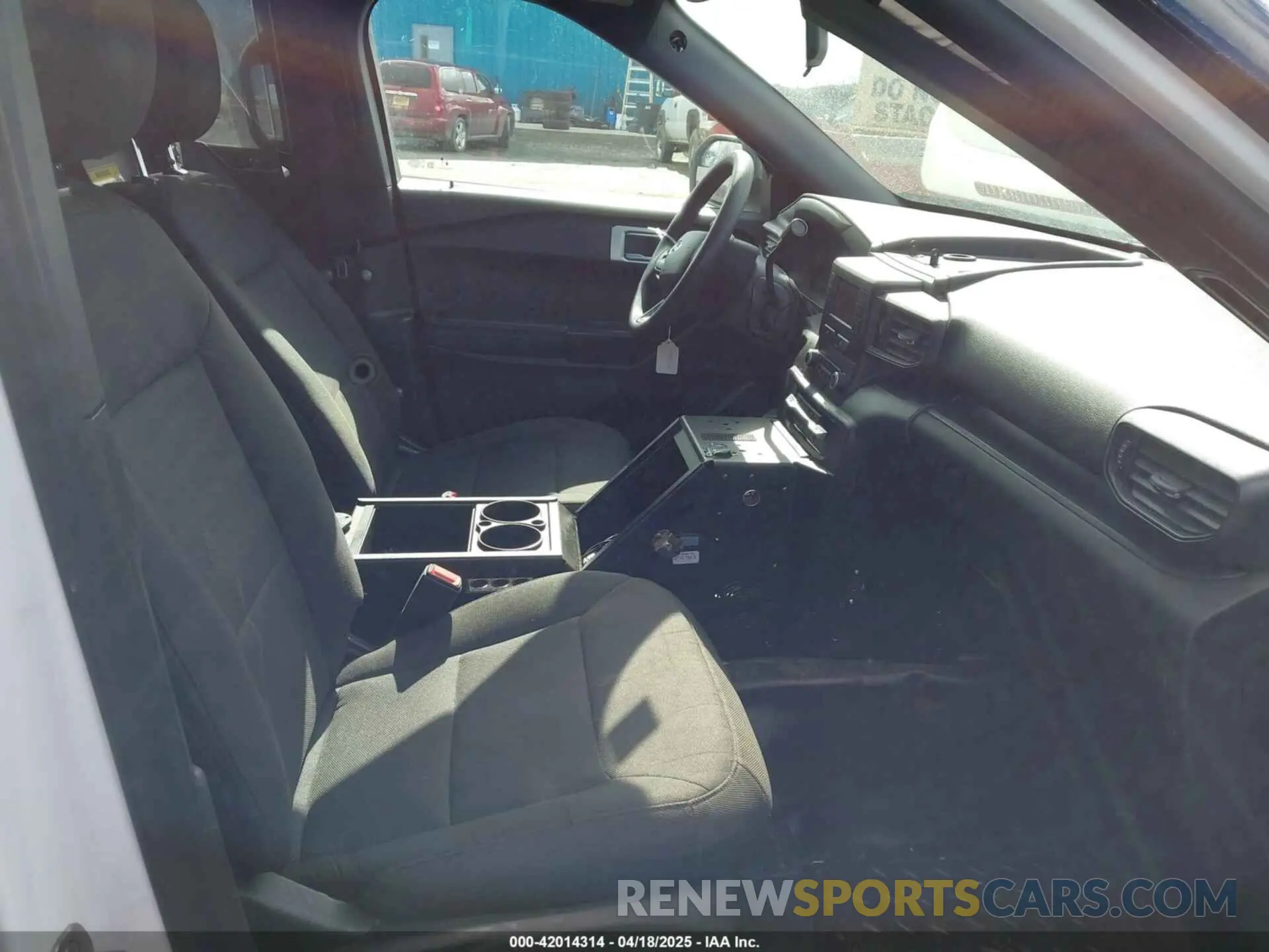 5 Photograph of a damaged car 1FM5K8AB2LGA83906 FORD POLICE INTERCEPTOR 2020