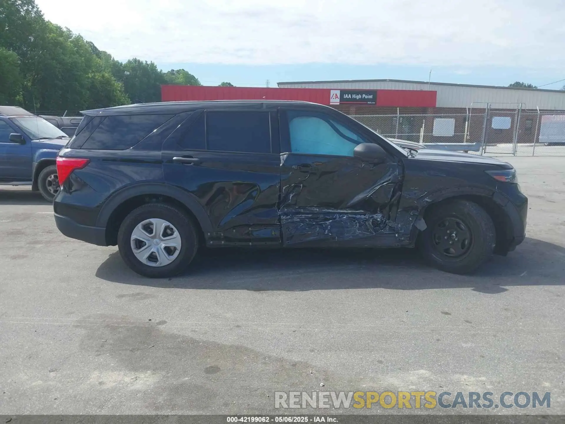 12 Photograph of a damaged car 1FM5K8AB4LGC36611 FORD POLICE INTERCEPTOR 2020