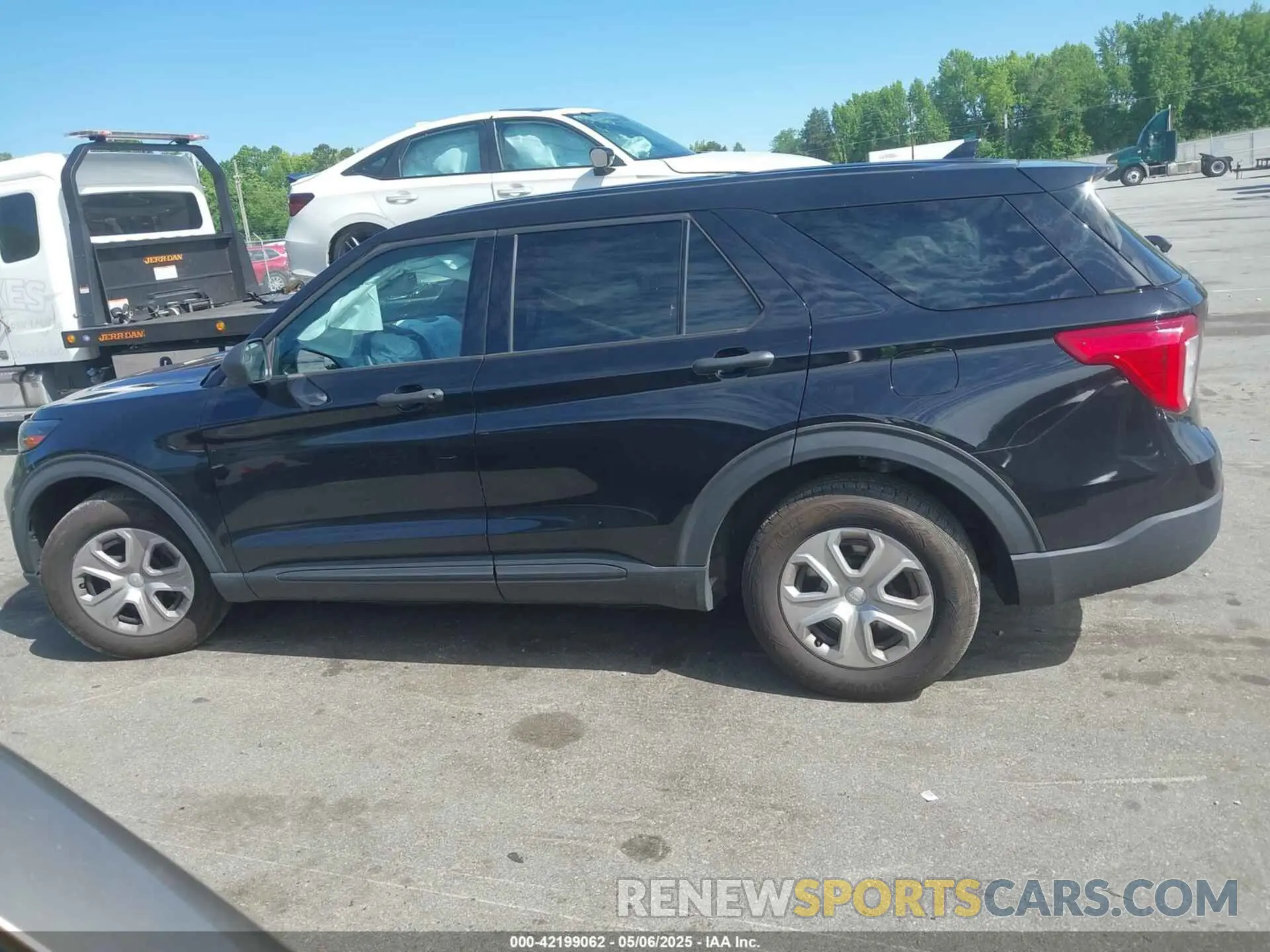 13 Photograph of a damaged car 1FM5K8AB4LGC36611 FORD POLICE INTERCEPTOR 2020