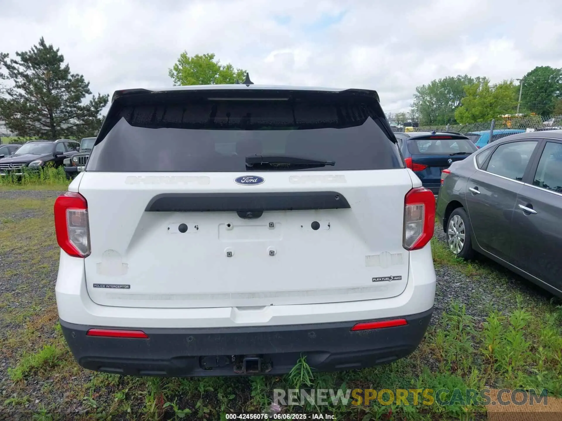 16 Photograph of a damaged car 1FM5K8AB6MGB34308 FORD POLICE INTERCEPTOR 2021