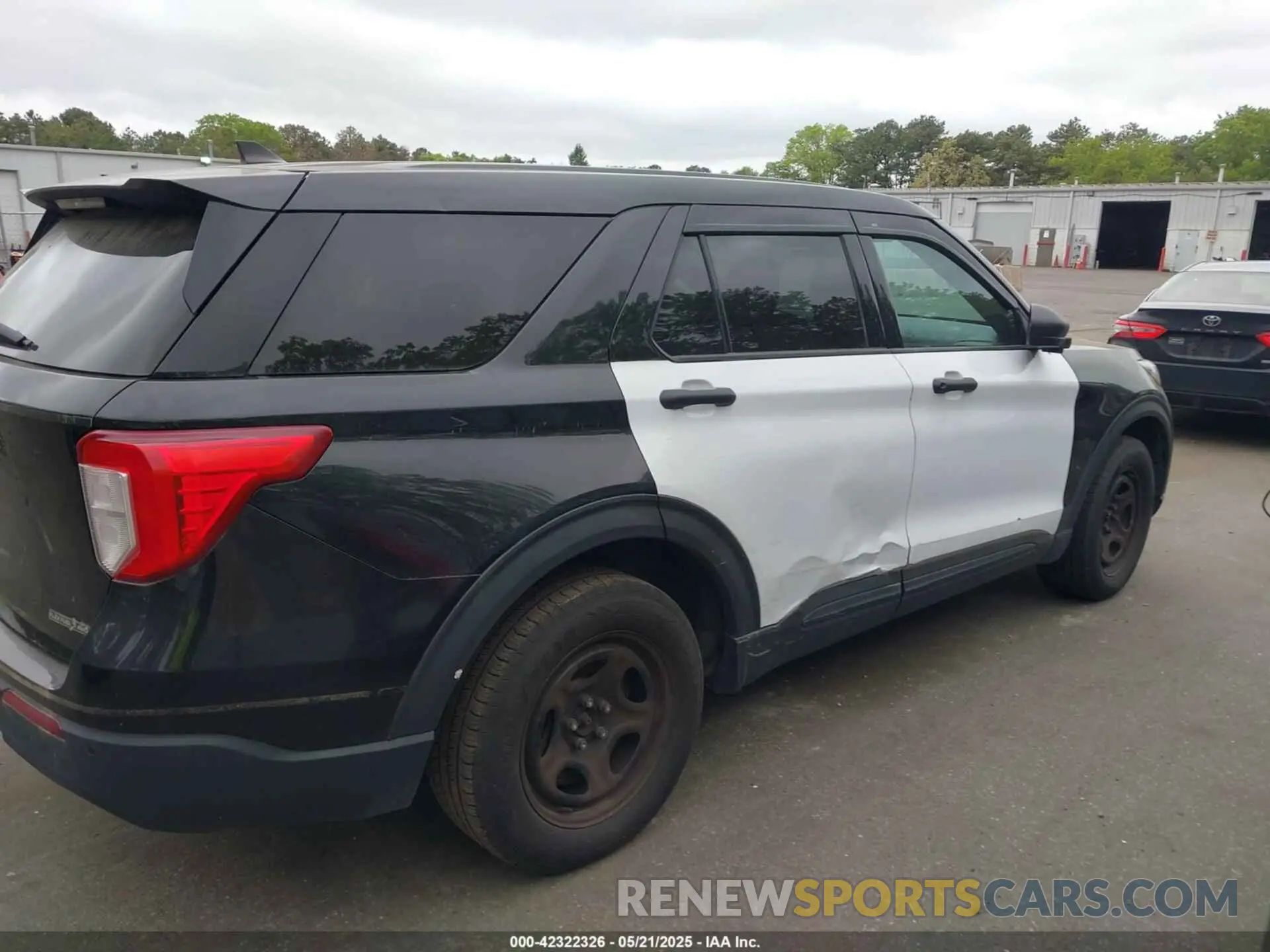 13 Photograph of a damaged car 1FM5K8AB7MGA43175 FORD POLICE INTERCEPTOR 2021