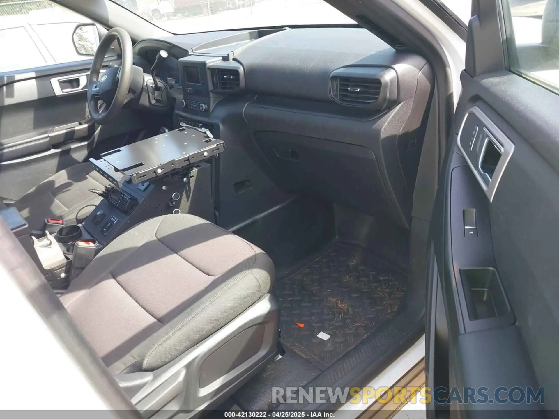 5 Photograph of a damaged car 1FM5K8AW5MNA05717 FORD POLICE INTERCEPTOR 2021