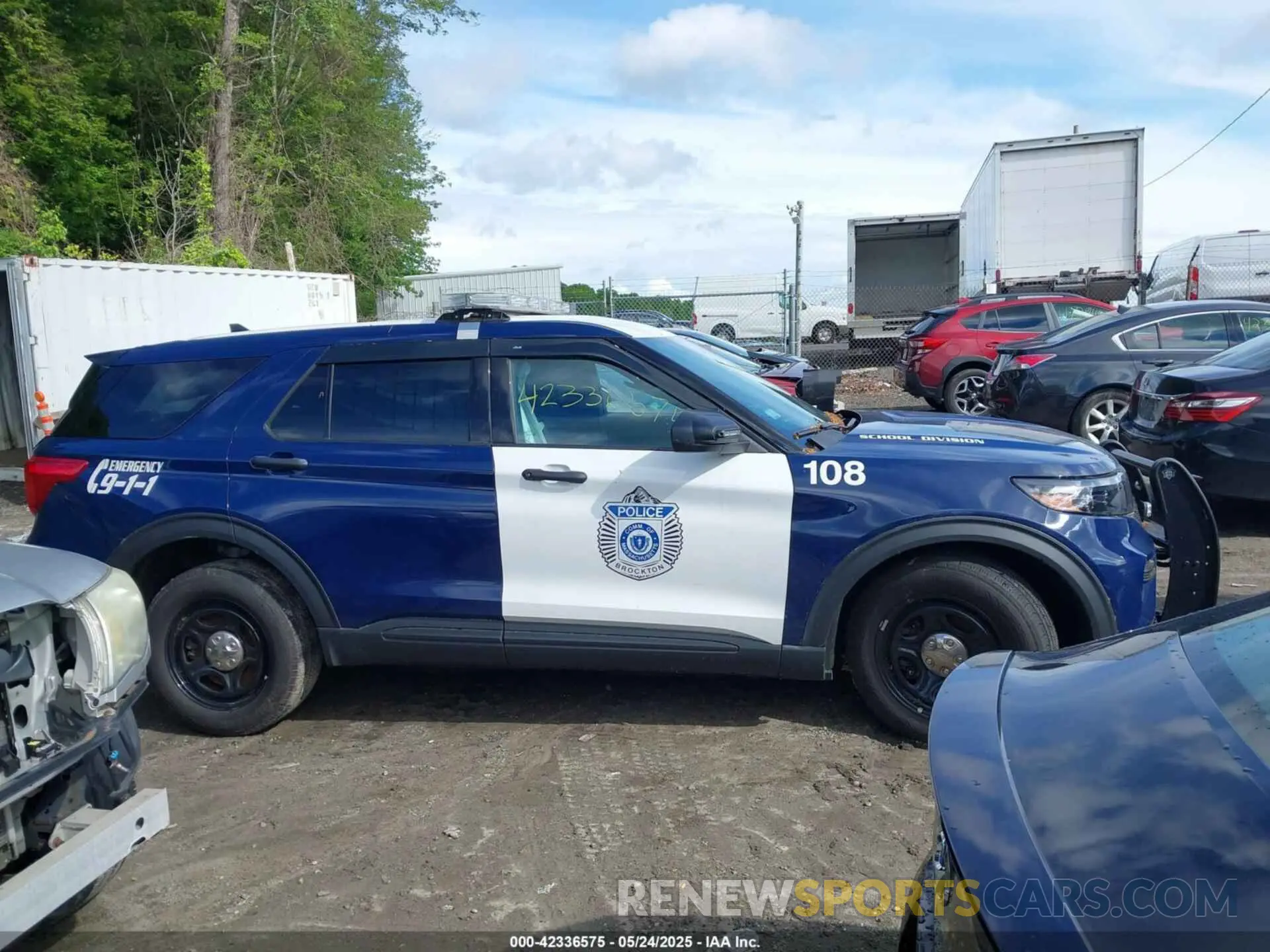 13 Photograph of a damaged car 1FM5K8AB1NGB52314 FORD POLICE INTERCEPTOR 2022