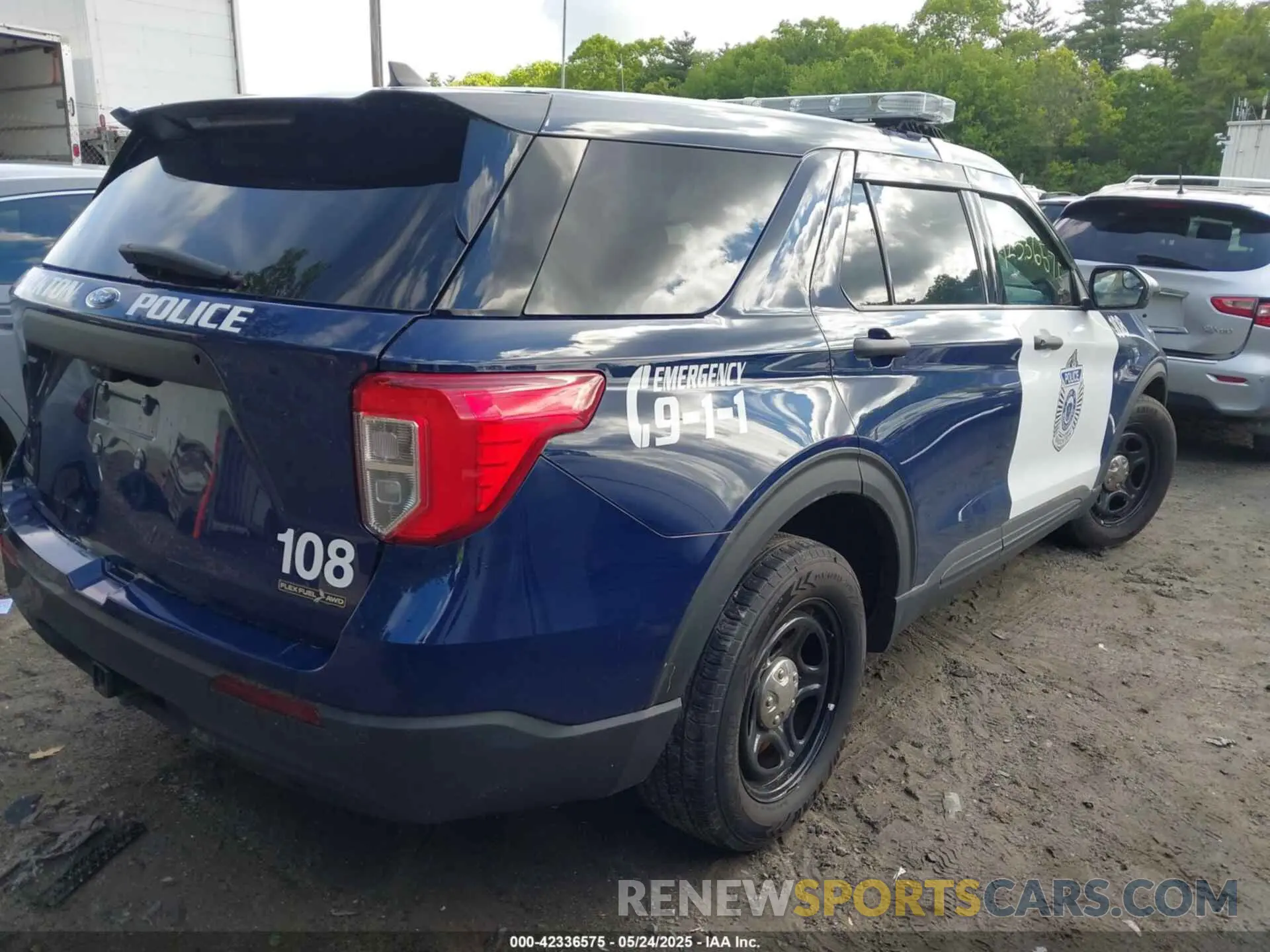 4 Photograph of a damaged car 1FM5K8AB1NGB52314 FORD POLICE INTERCEPTOR 2022