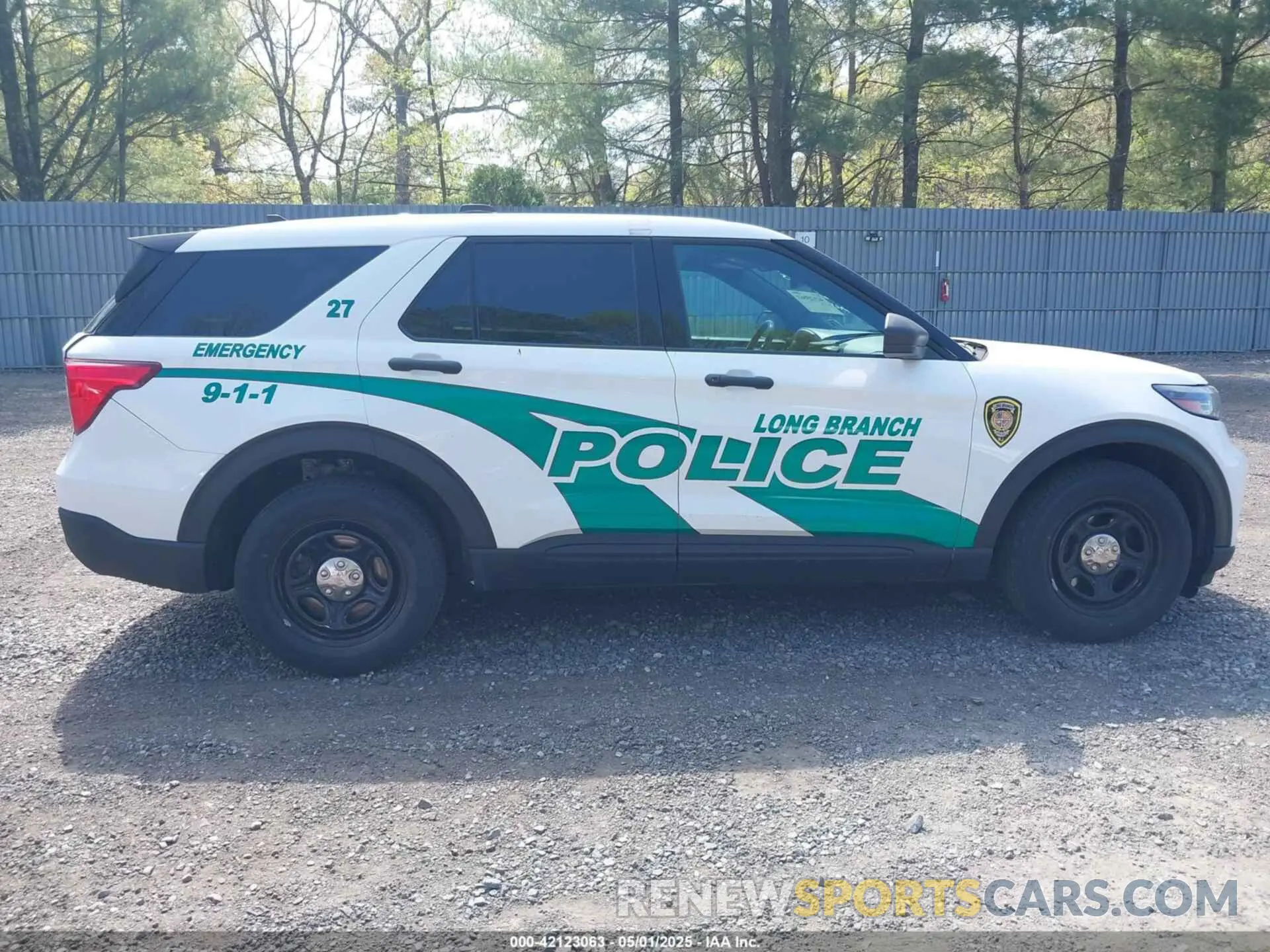 13 Photograph of a damaged car 1FM5K8AB2NGC42586 FORD POLICE INTERCEPTOR 2022