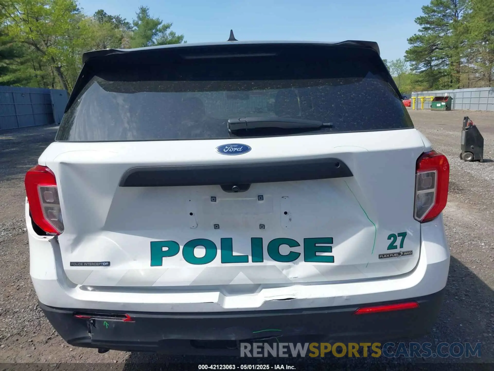 16 Photograph of a damaged car 1FM5K8AB2NGC42586 FORD POLICE INTERCEPTOR 2022