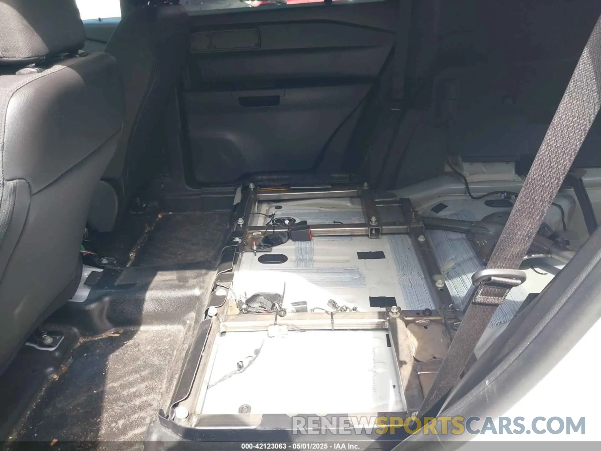 8 Photograph of a damaged car 1FM5K8AB2NGC42586 FORD POLICE INTERCEPTOR 2022