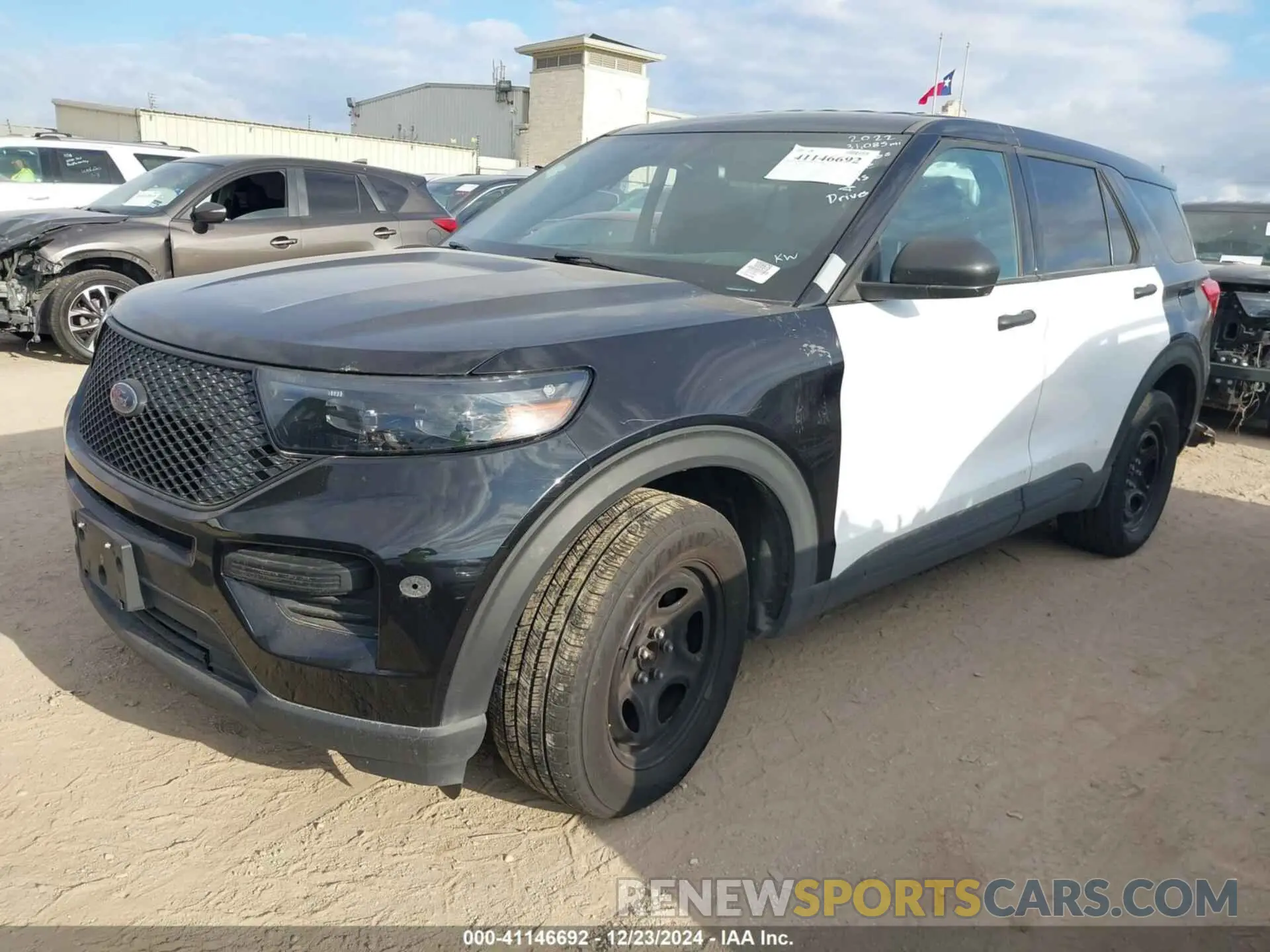 2 Photograph of a damaged car 1FM5K8AB3NGC23562 FORD POLICE INTERCEPTOR 2022