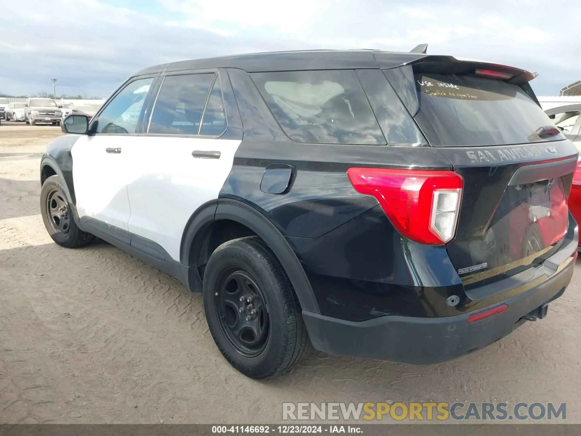 3 Photograph of a damaged car 1FM5K8AB3NGC23562 FORD POLICE INTERCEPTOR 2022