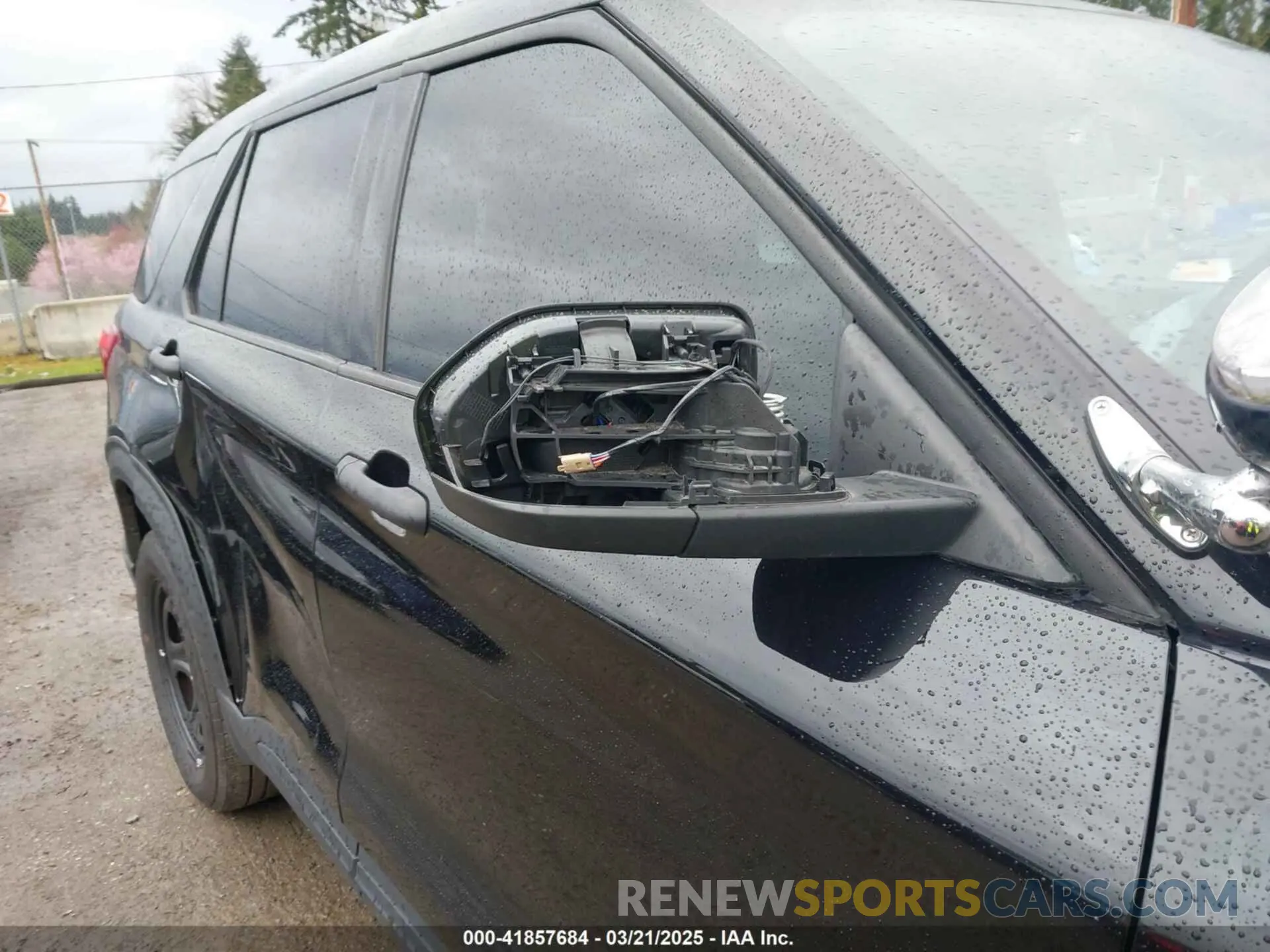 19 Photograph of a damaged car 1FM5K8AW2NNA08981 FORD POLICE INTERCEPTOR 2022