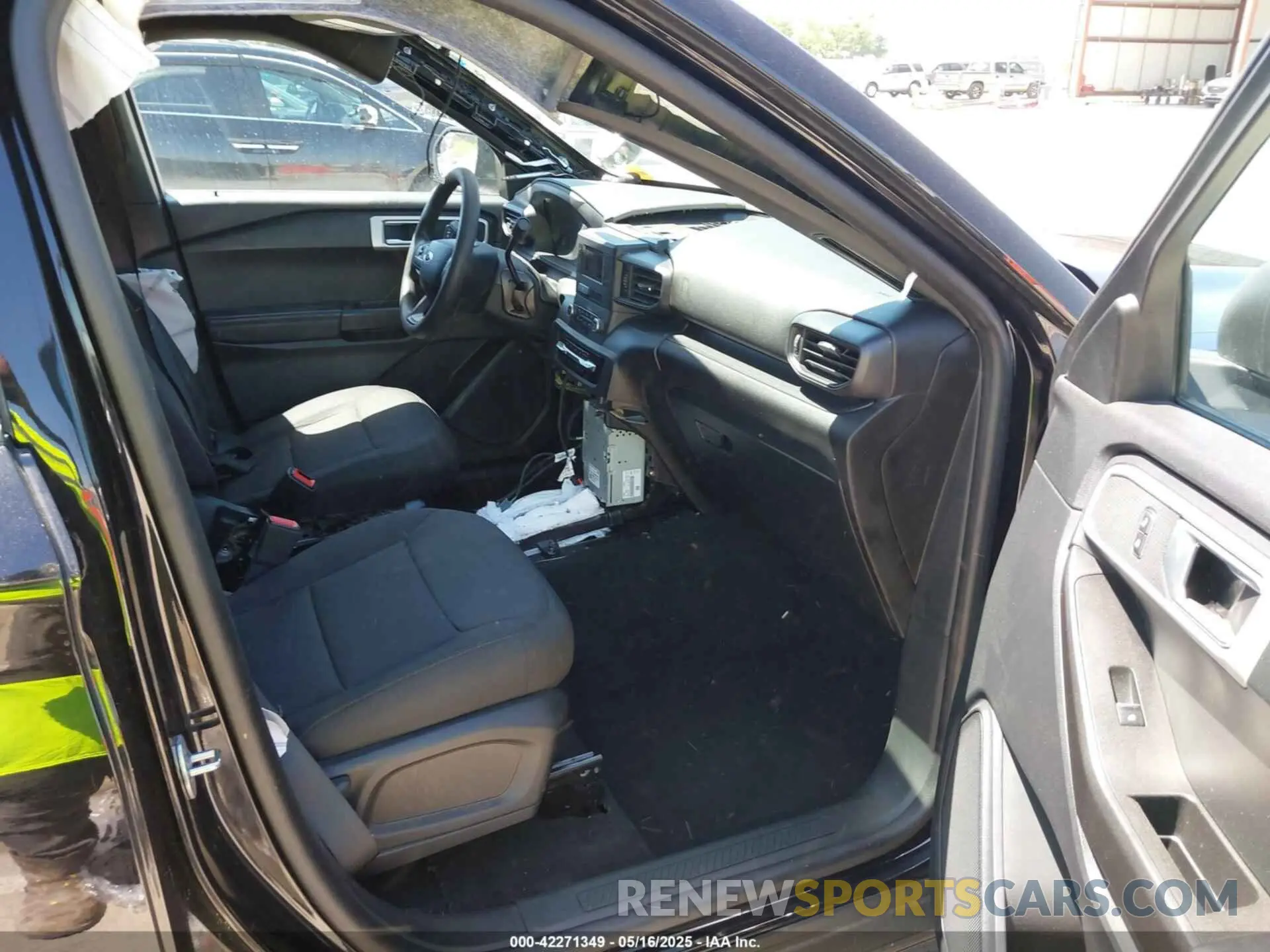 5 Photograph of a damaged car 1FM5K8AB6PGA03741 FORD POLICE INTERCEPTOR 2023