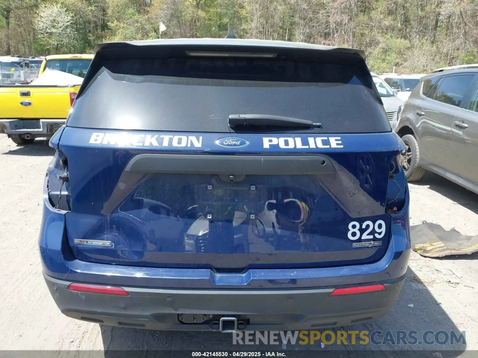 17 Photograph of a damaged car 1FM5K8ABXPGA01376 FORD POLICE INTERCEPTOR 2023