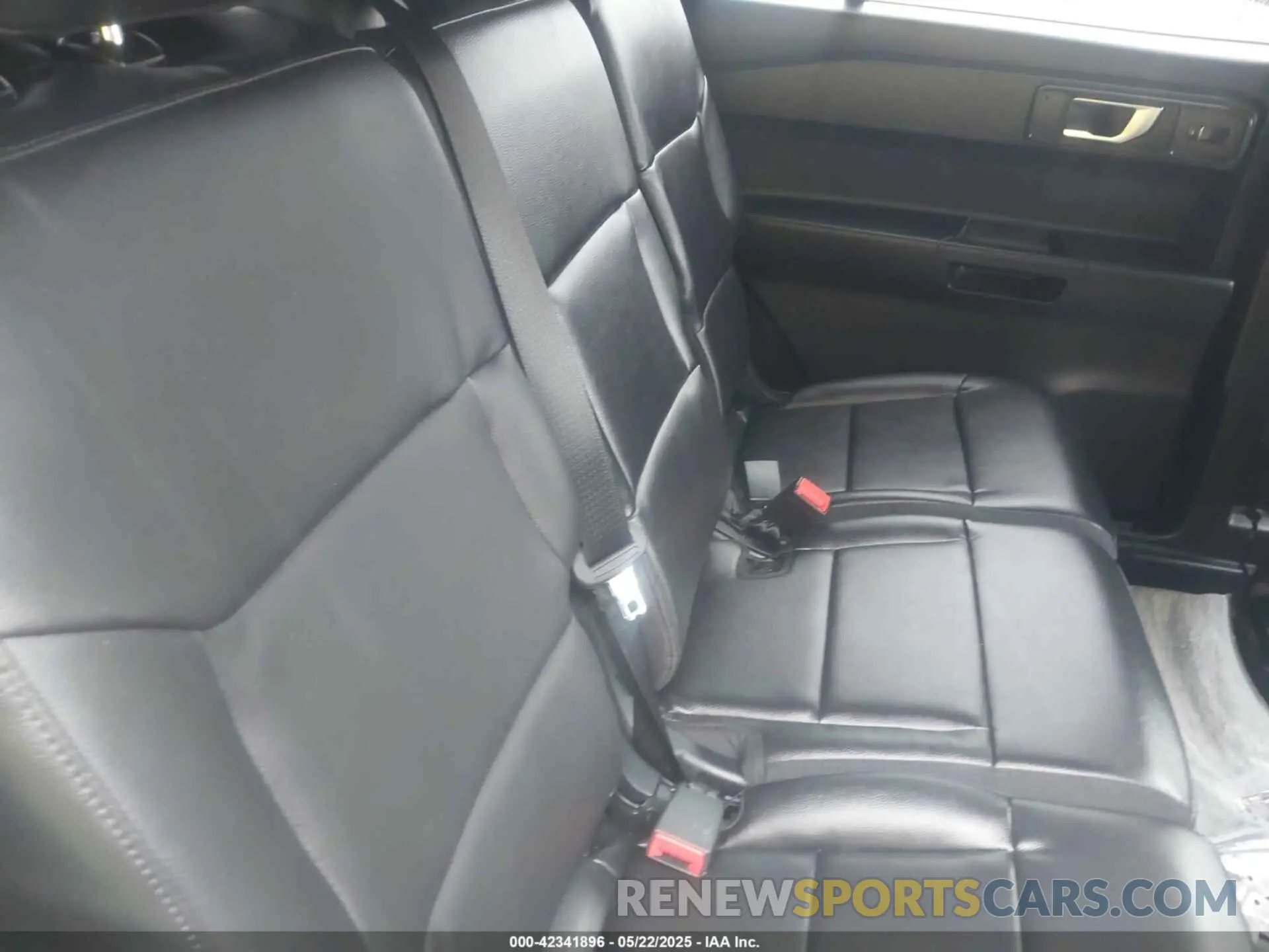 8 Photograph of a damaged car 1FM5K8AB0MGB24809 FORD POLICE INTERCEPTOR UTILITY 2021