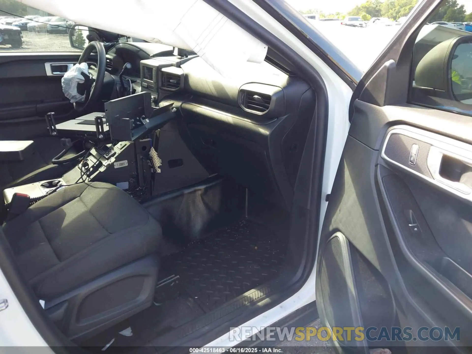 5 Photograph of a damaged car 1FM5K8AB5NGA99682 FORD POLICE INTERCEPTOR UTILITY 2022