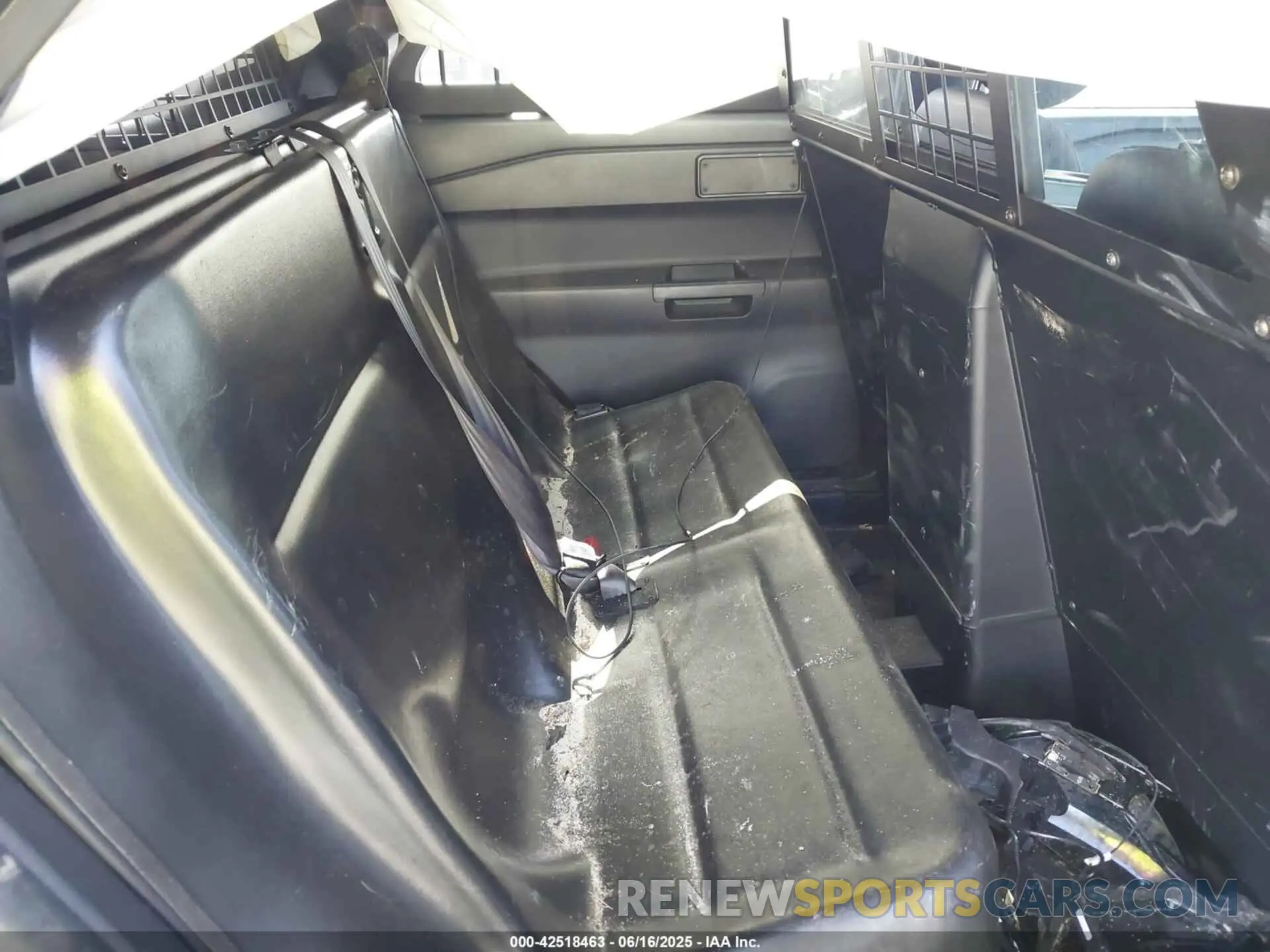 8 Photograph of a damaged car 1FM5K8AB5NGA99682 FORD POLICE INTERCEPTOR UTILITY 2022