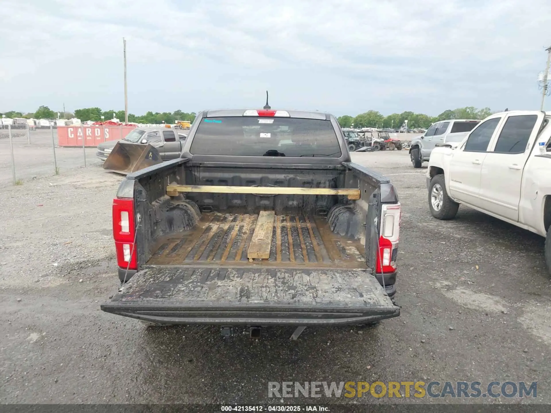 17 Photograph of a damaged car 1FTER4FH4KLA42012 FORD RANGER 2019