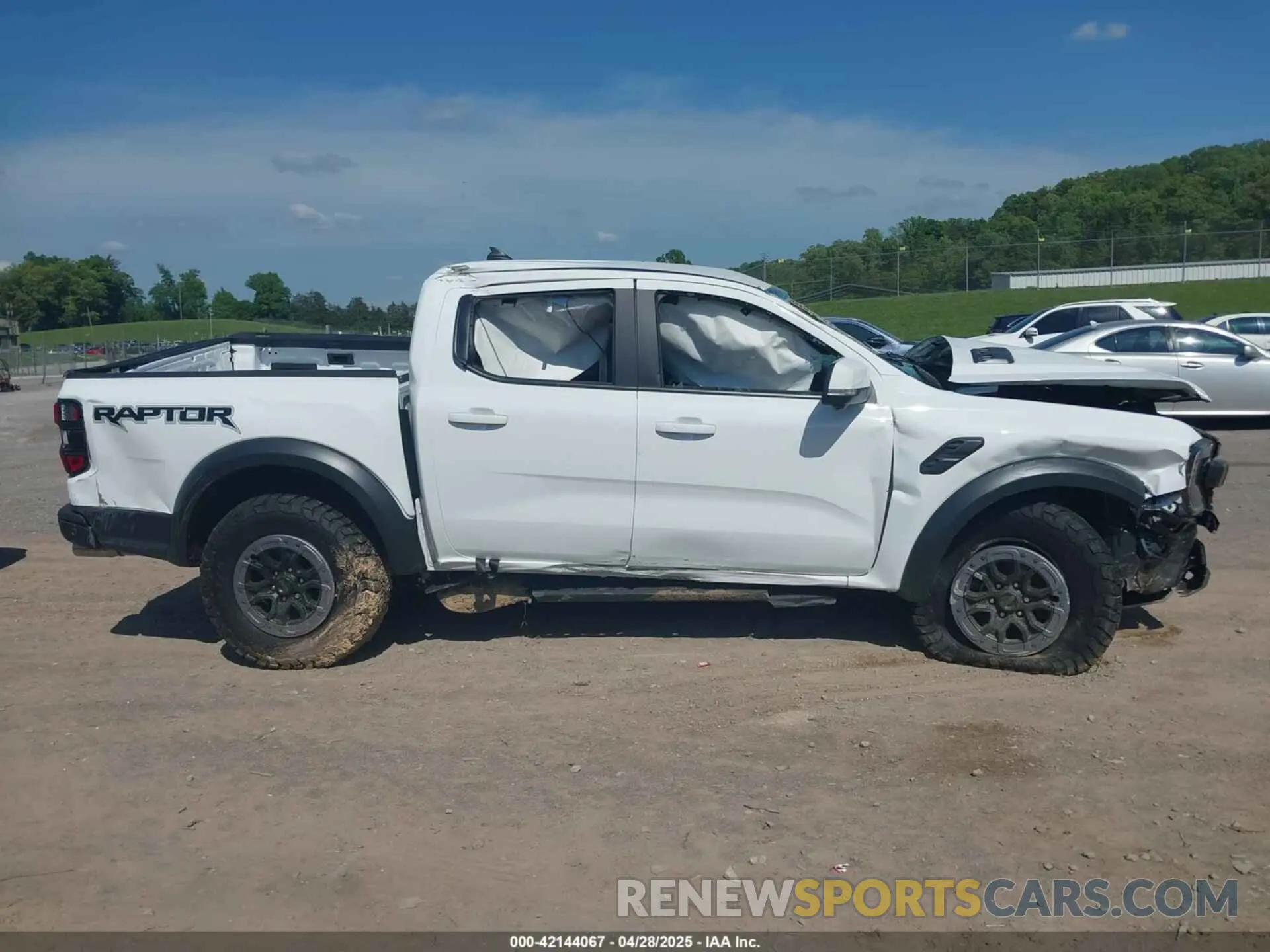 13 Photograph of a damaged car 1FTER4LR8RLE48320 FORD RANGER 2024