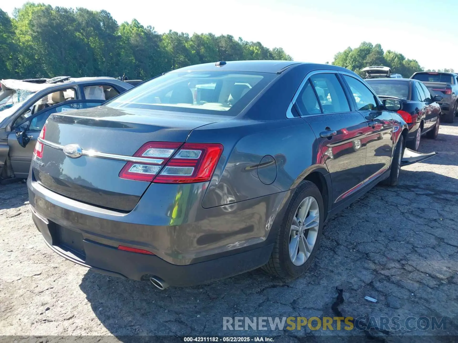 4 Фотография поврежденного автомобиля 1FAHP2D82KG117511 FORD TAURUS 2019