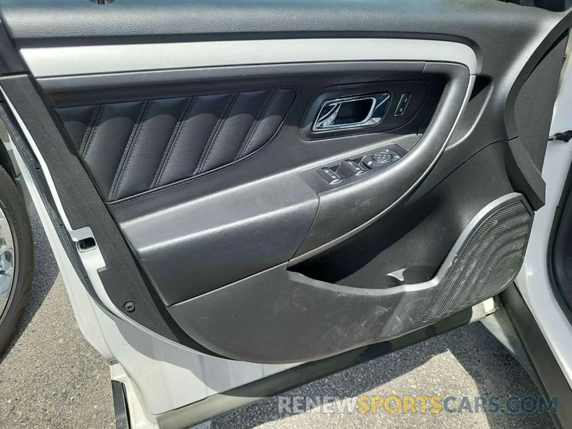 18 Photograph of a damaged car 1FAHP2E82KG100559 FORD TAURUS 2019