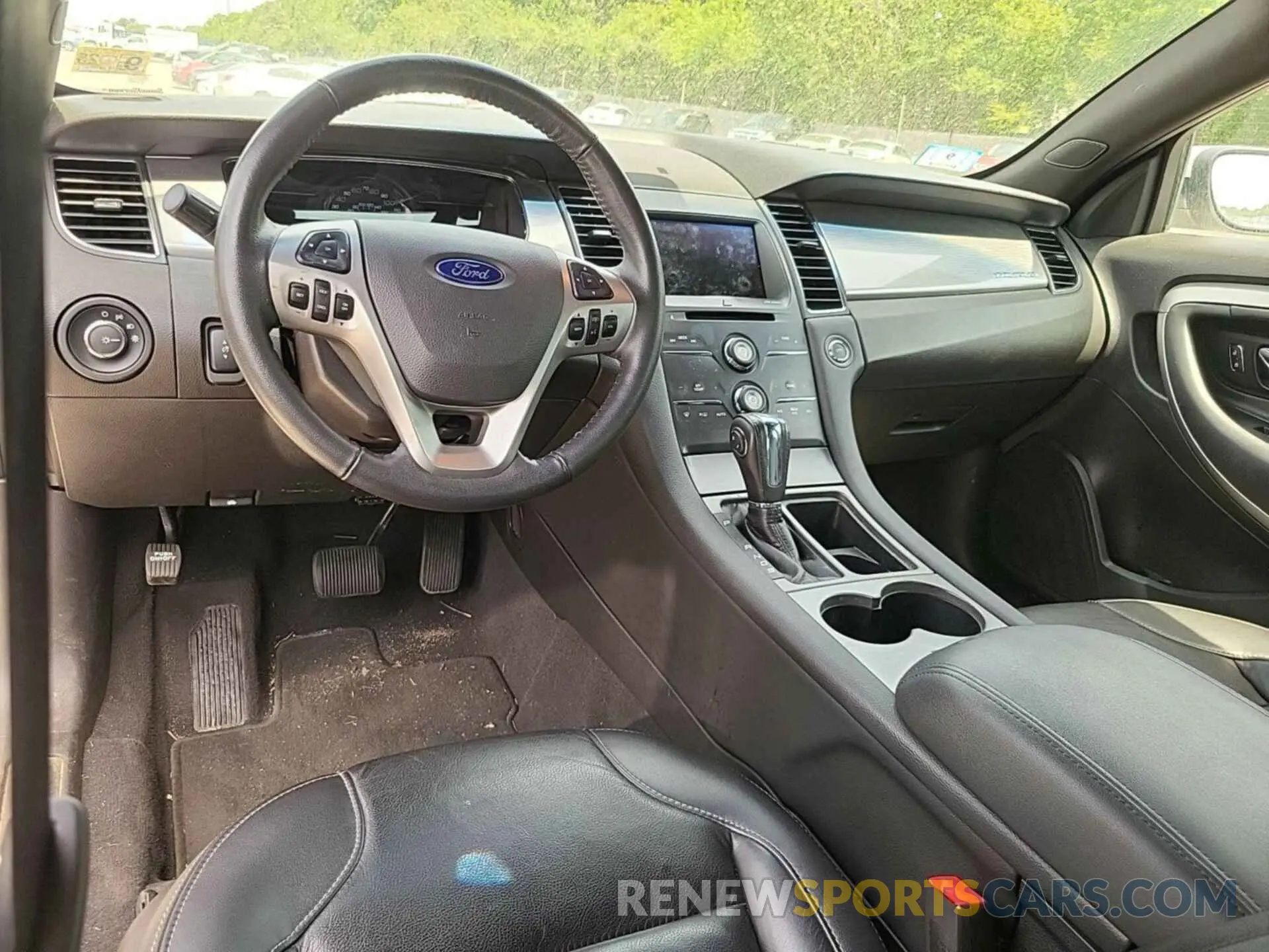 24 Photograph of a damaged car 1FAHP2E82KG100559 FORD TAURUS 2019