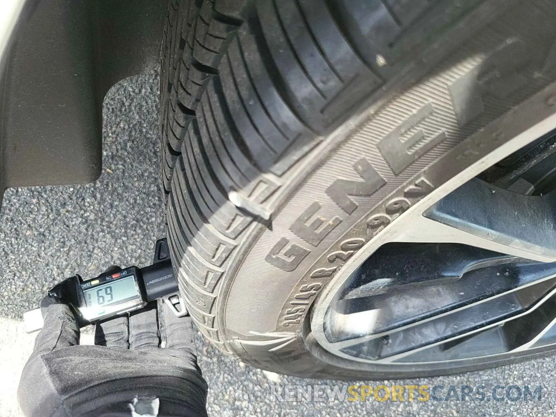 31 Photograph of a damaged car 1FAHP2E82KG100559 FORD TAURUS 2019