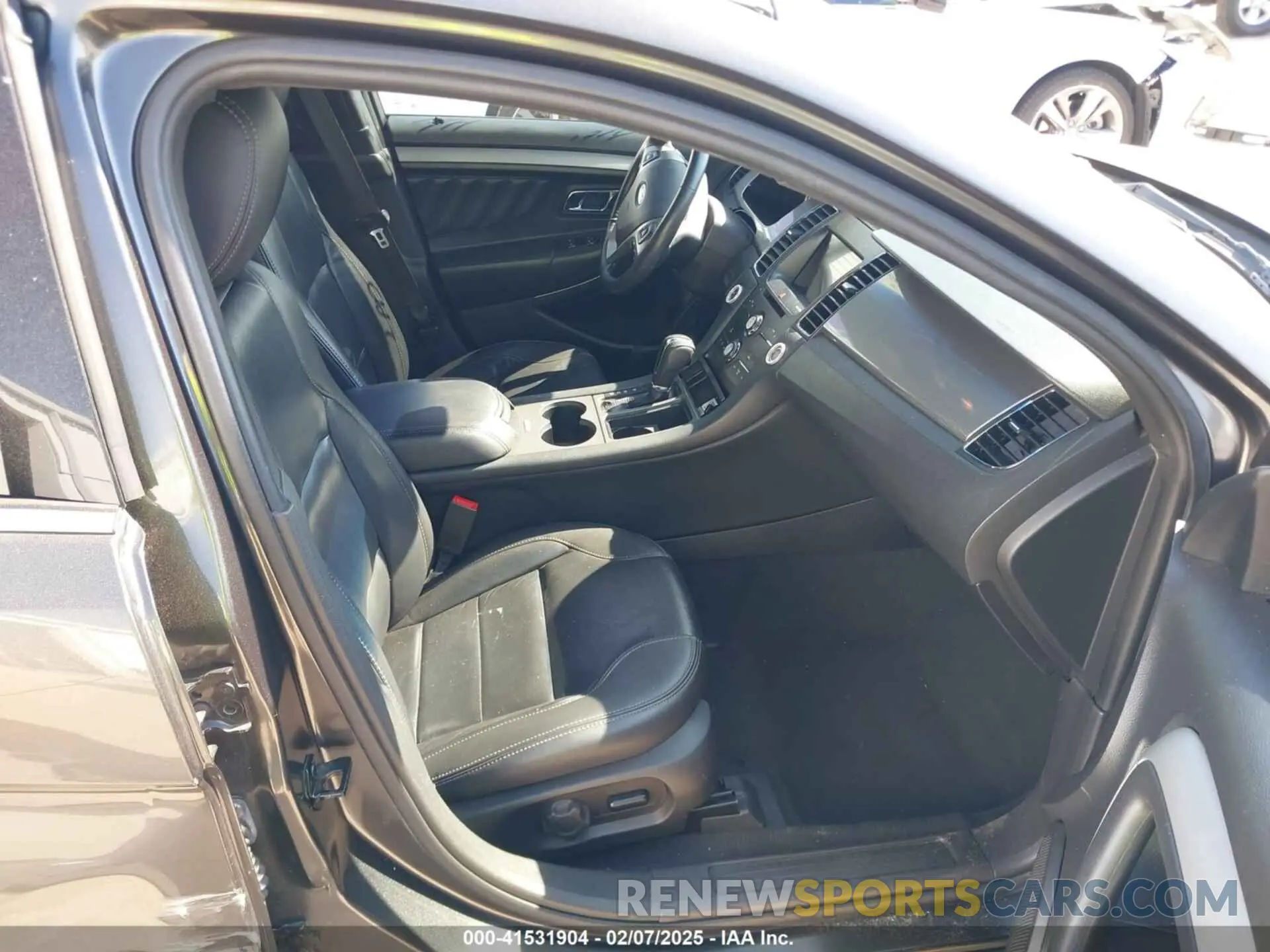 5 Photograph of a damaged car 1FAHP2E87KG110486 FORD TAURUS 2019