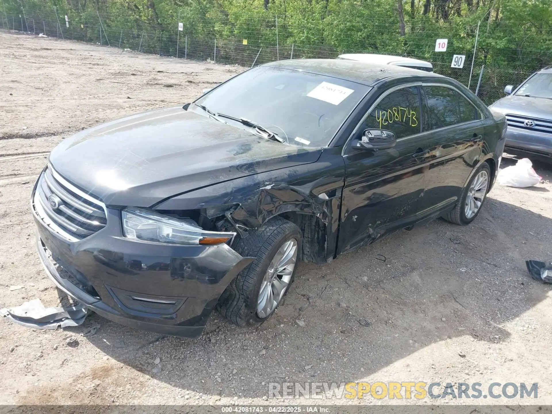 2 Photograph of a damaged car 1FAHP2F81KG109414 FORD TAURUS 2019