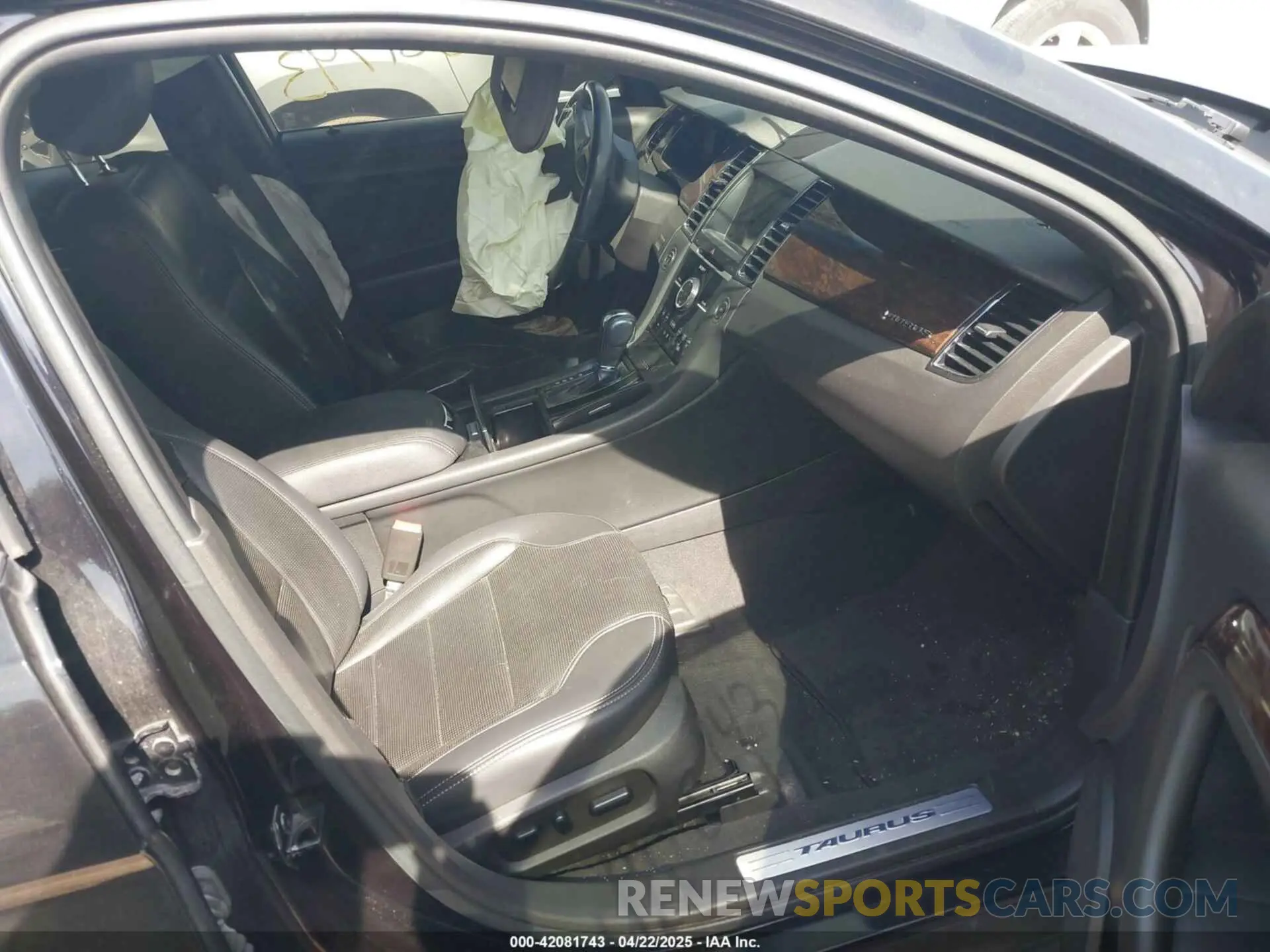 5 Photograph of a damaged car 1FAHP2F81KG109414 FORD TAURUS 2019