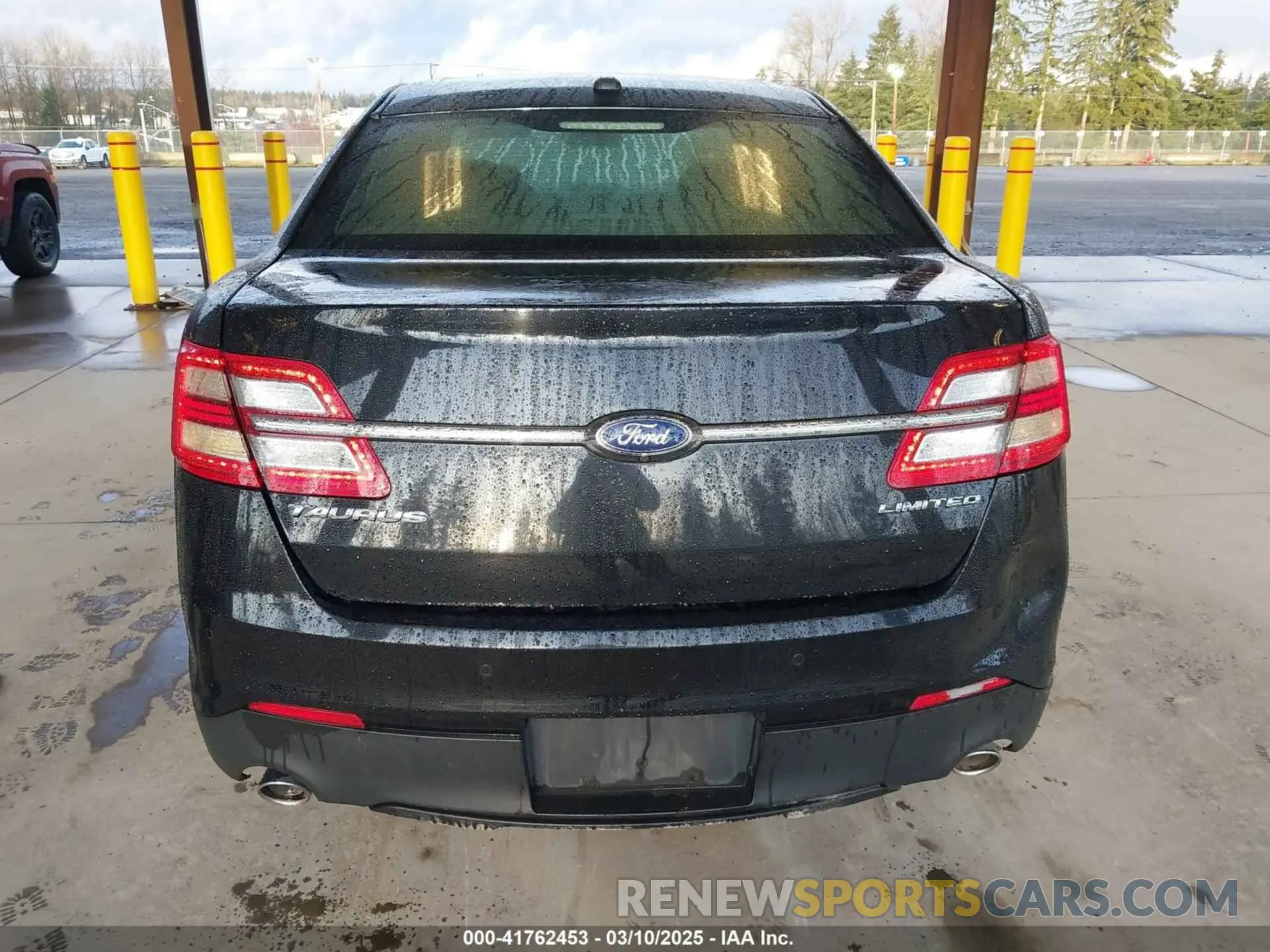 17 Photograph of a damaged car 1FAHP2F81KG110790 FORD TAURUS 2019