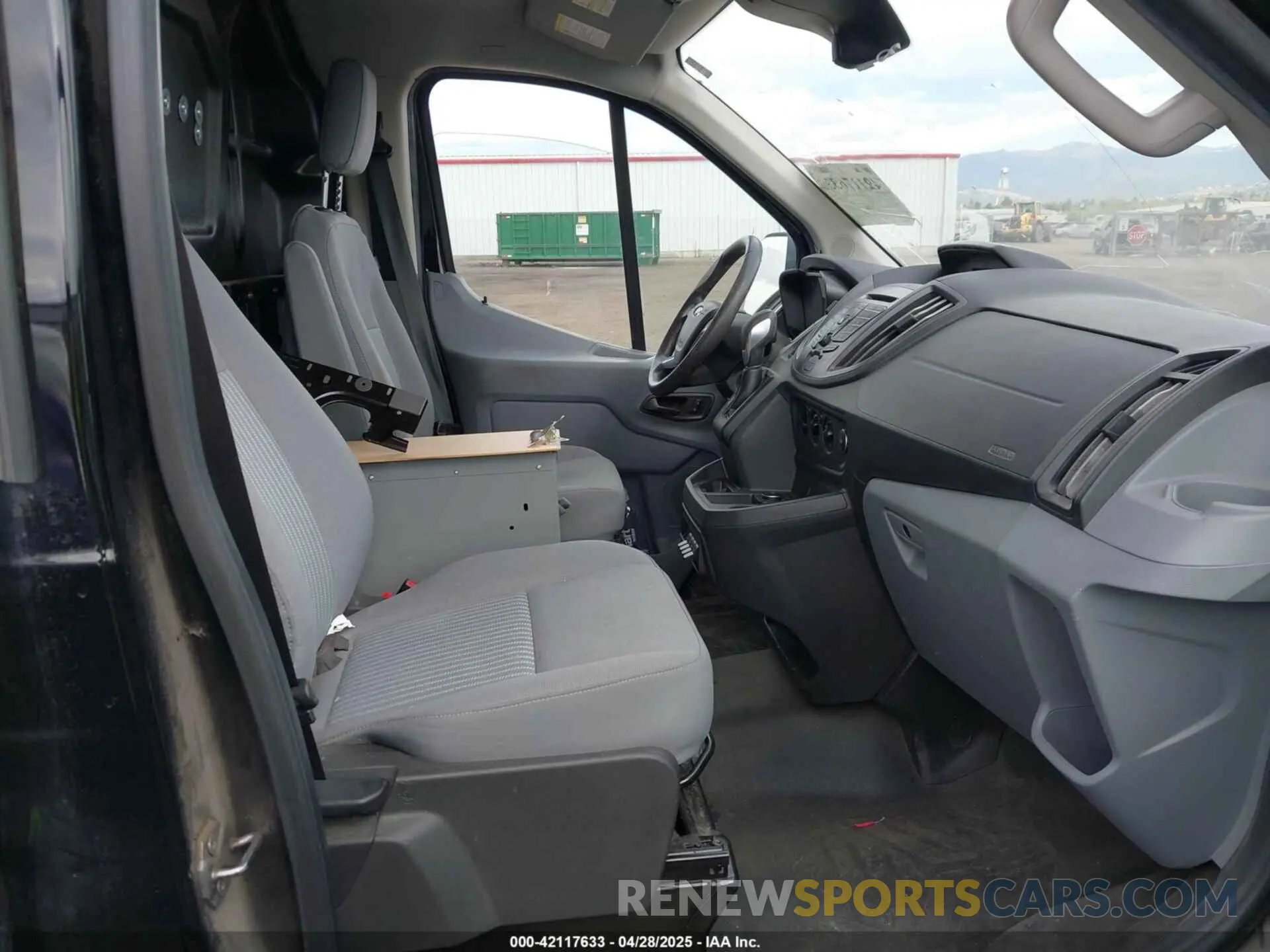 5 Photograph of a damaged car 1FTYE1YM0KKA41527 FORD TRANSIT-150 2019