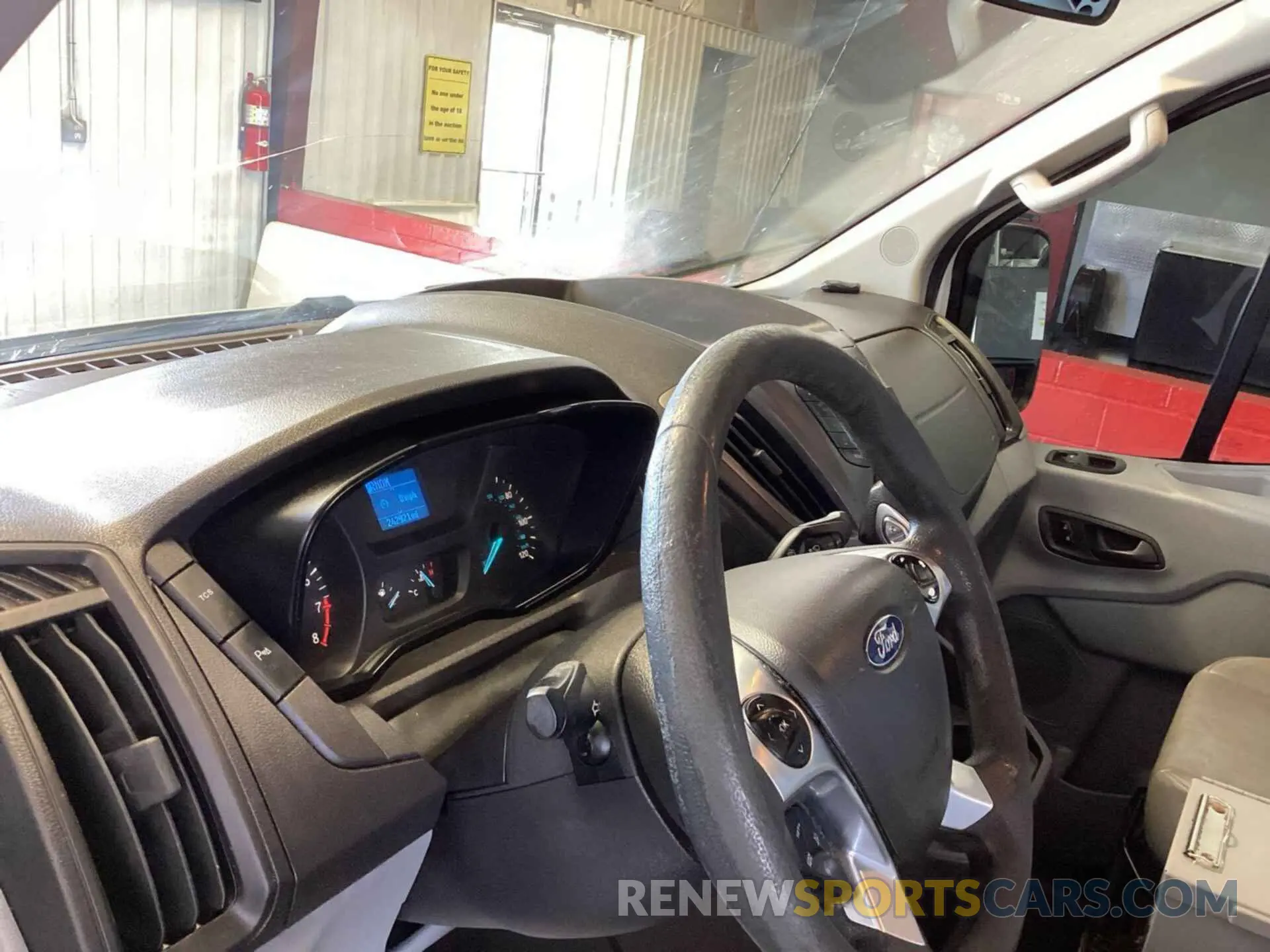24 Photograph of a damaged car 1FTYE1YM0KKB28327 FORD TRANSIT-150 2019