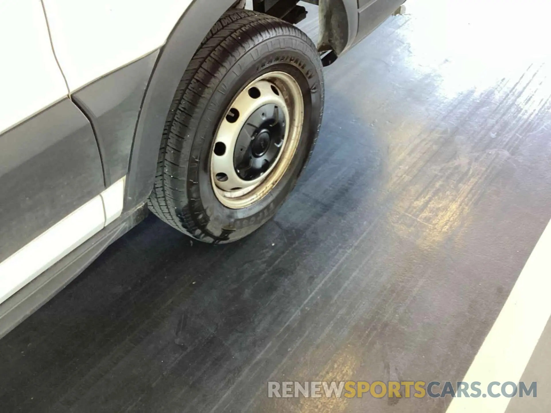 27 Photograph of a damaged car 1FTYE1YM0KKB28327 FORD TRANSIT-150 2019