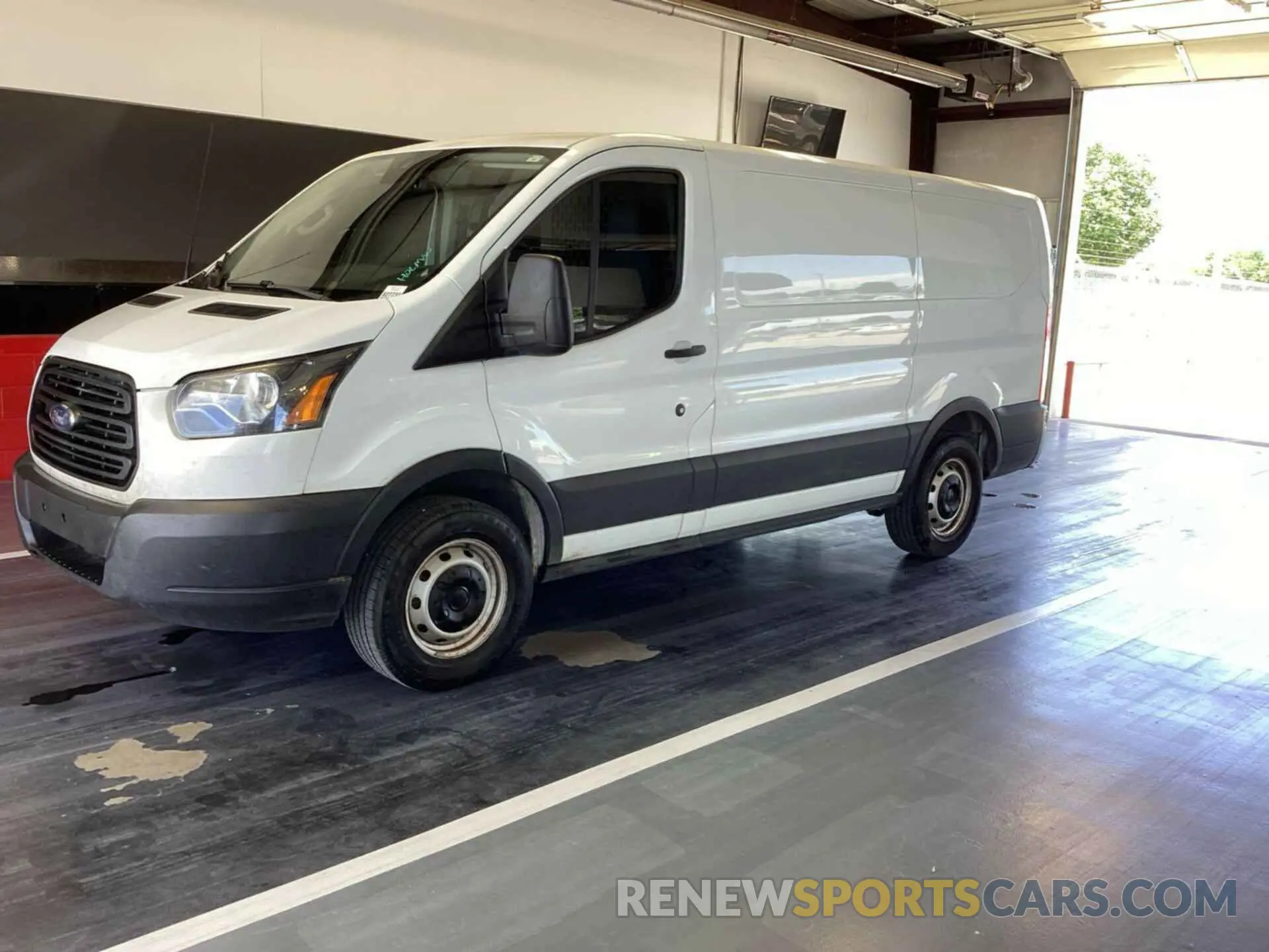 29 Photograph of a damaged car 1FTYE1YM0KKB28327 FORD TRANSIT-150 2019
