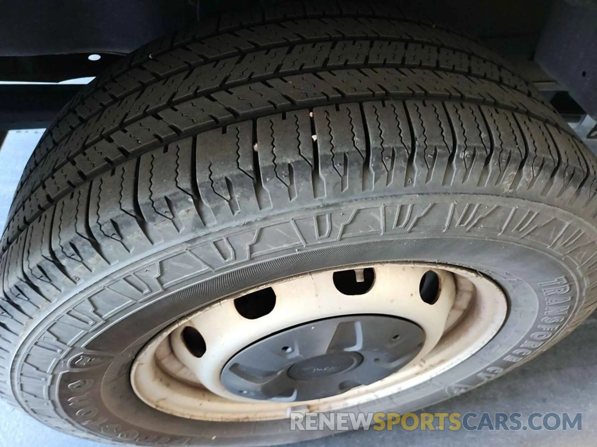 4 Photograph of a damaged car 1FTYE1YM0KKB28327 FORD TRANSIT-150 2019