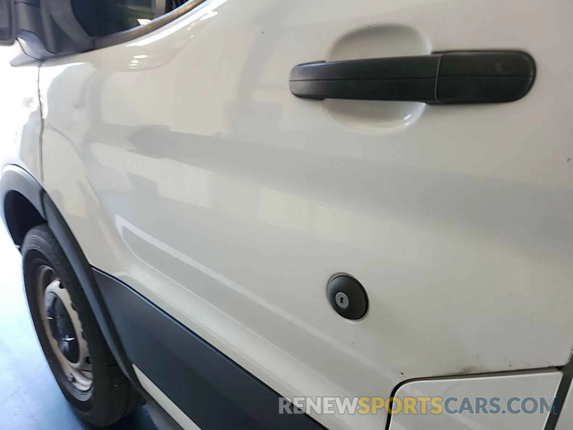5 Photograph of a damaged car 1FTYE1YM0KKB28327 FORD TRANSIT-150 2019