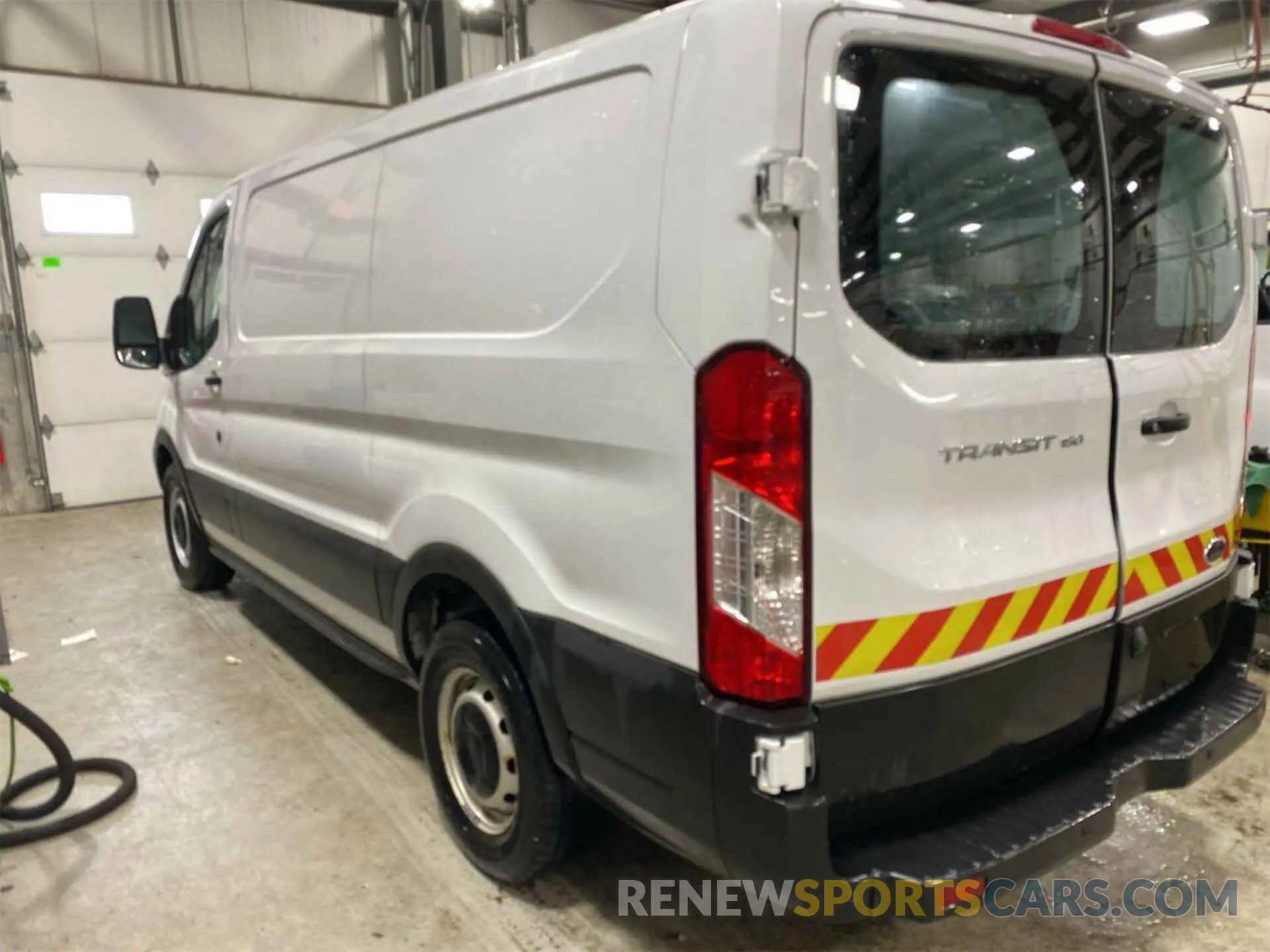 16 Photograph of a damaged car 1FTYE1YM0KKB31924 FORD TRANSIT-150 2019