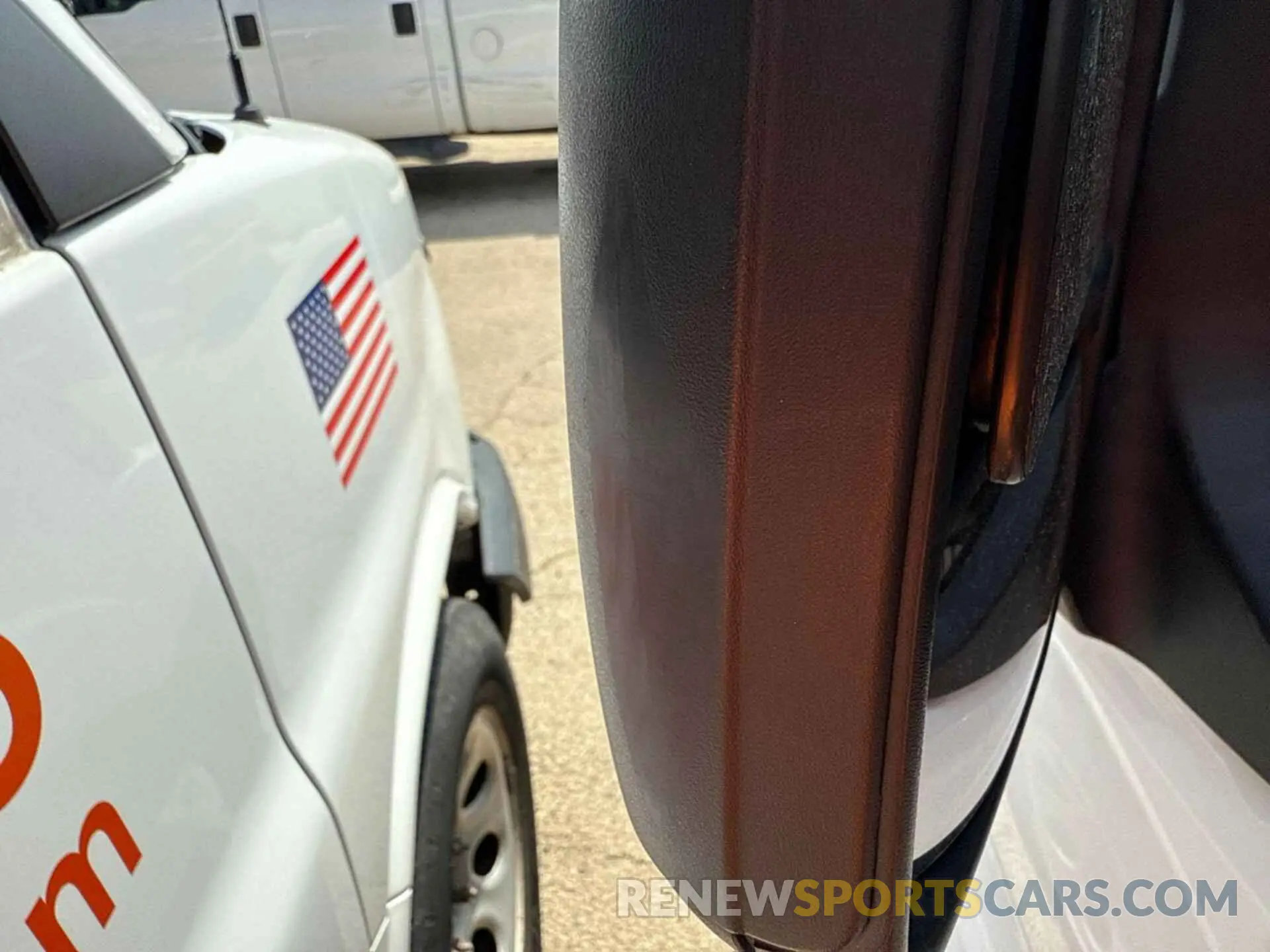 6 Photograph of a damaged car 1FTYE1YM0KKB31924 FORD TRANSIT-150 2019