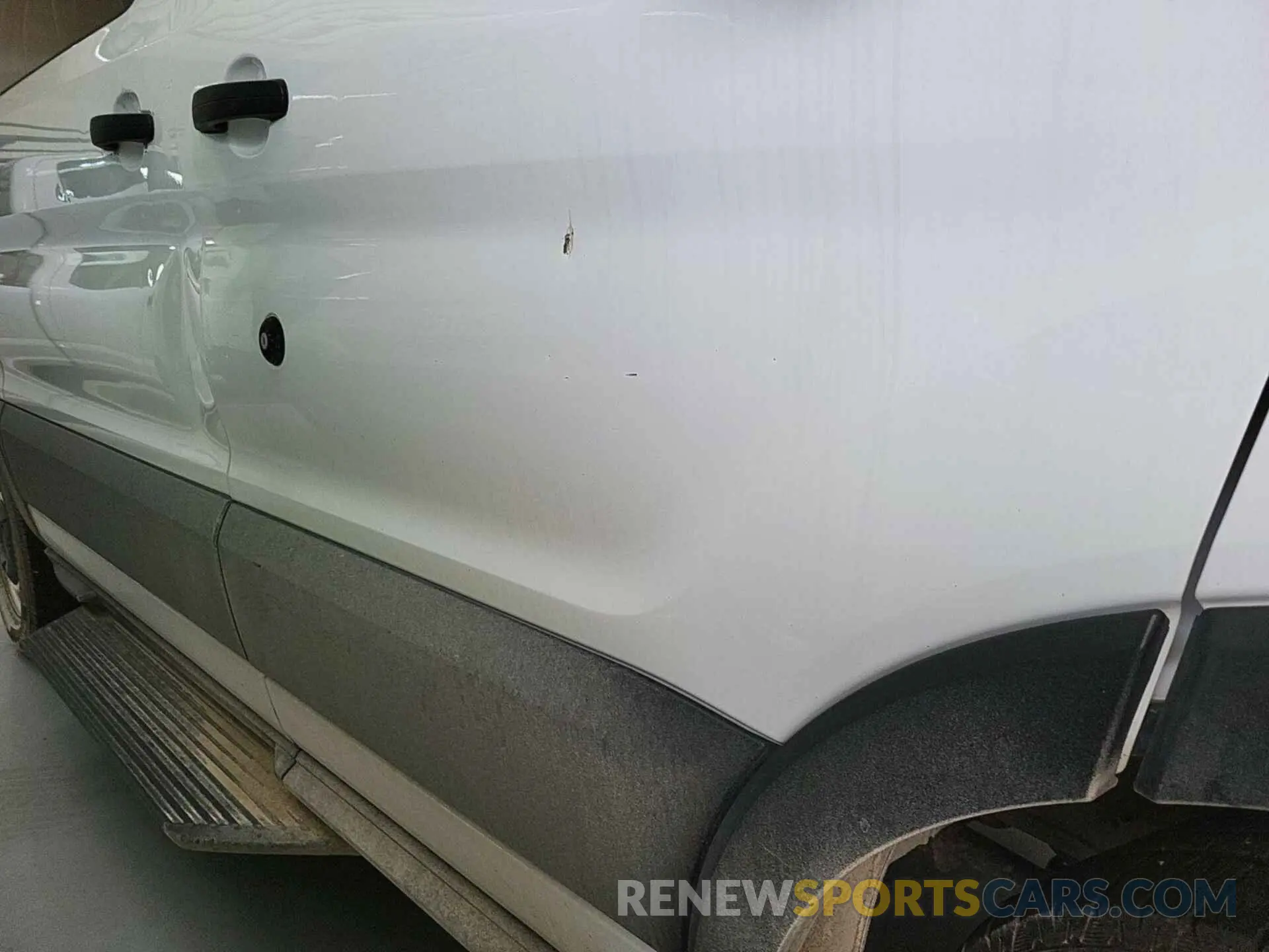 17 Photograph of a damaged car 1FTYE1YM6KKB28316 FORD TRANSIT-150 2019
