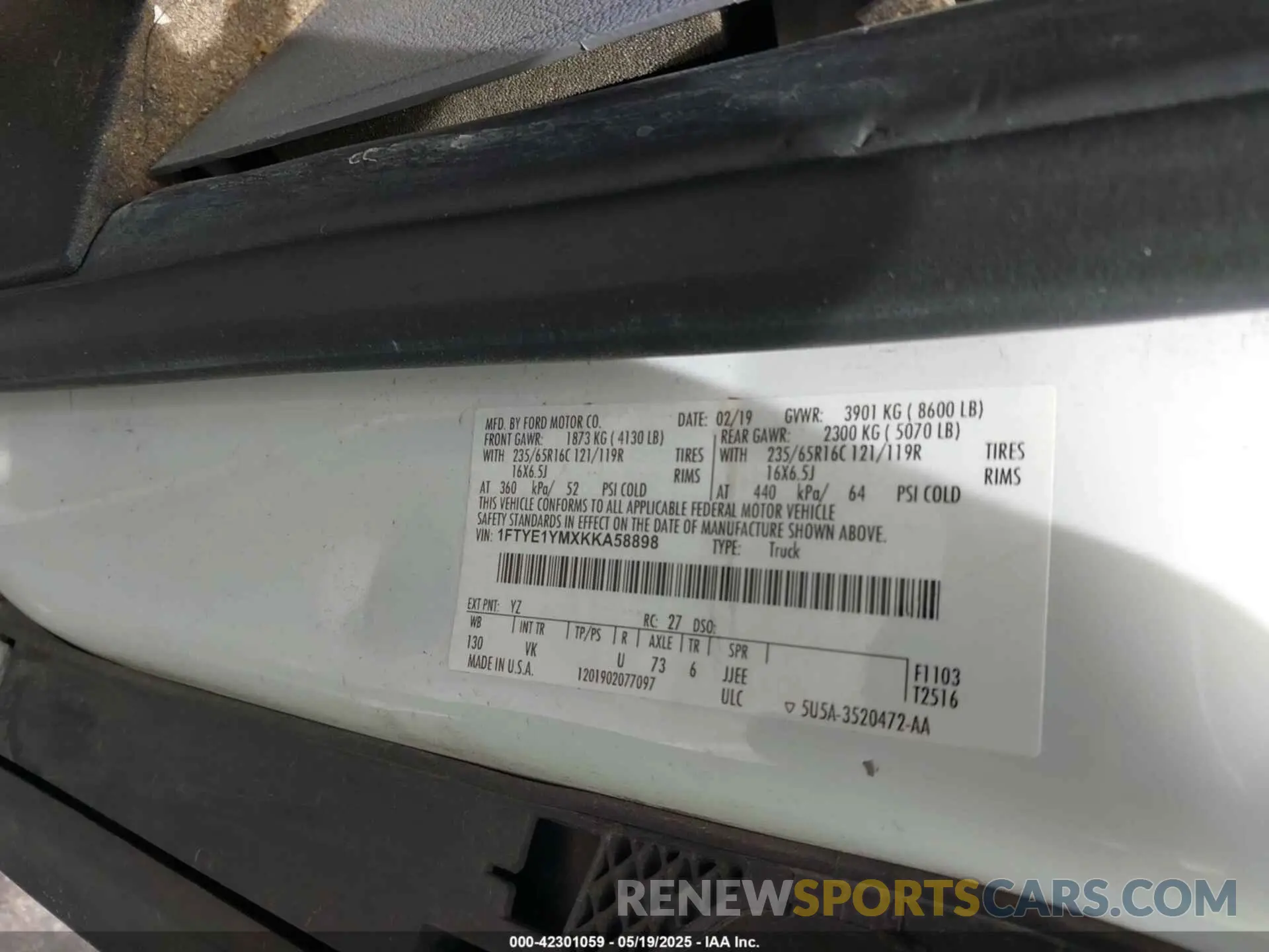 9 Photograph of a damaged car 1FTYE1YMXKKA58898 FORD TRANSIT-150 2019