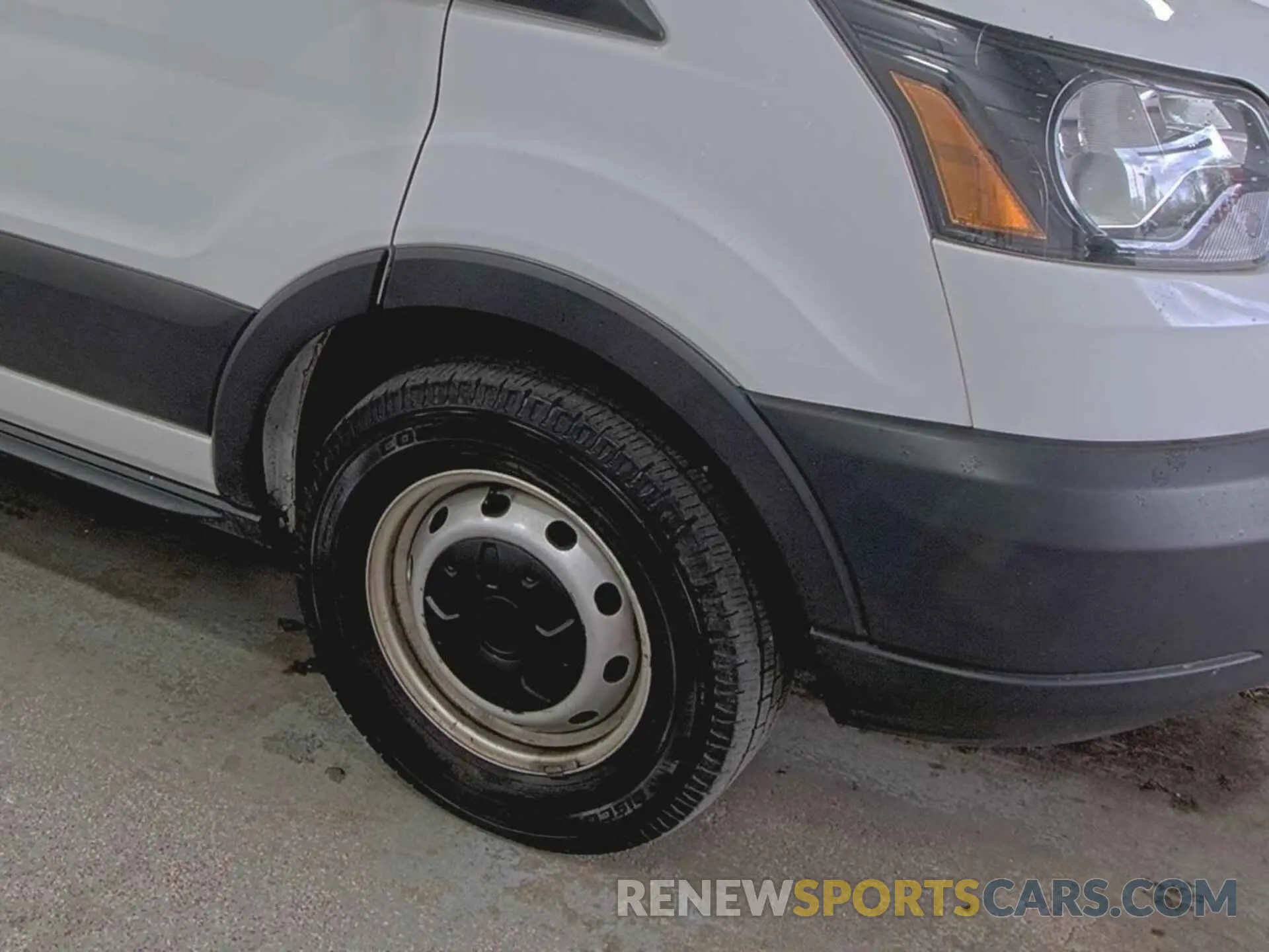 28 Photograph of a damaged car 1FTYE1ZM2KKA84944 FORD TRANSIT-150 2019
