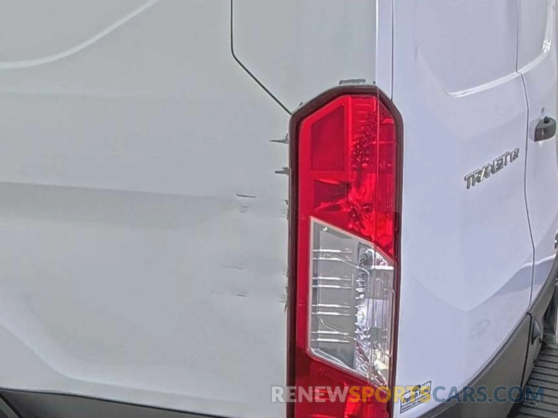 31 Photograph of a damaged car 1FTYE1ZM2KKA84944 FORD TRANSIT-150 2019