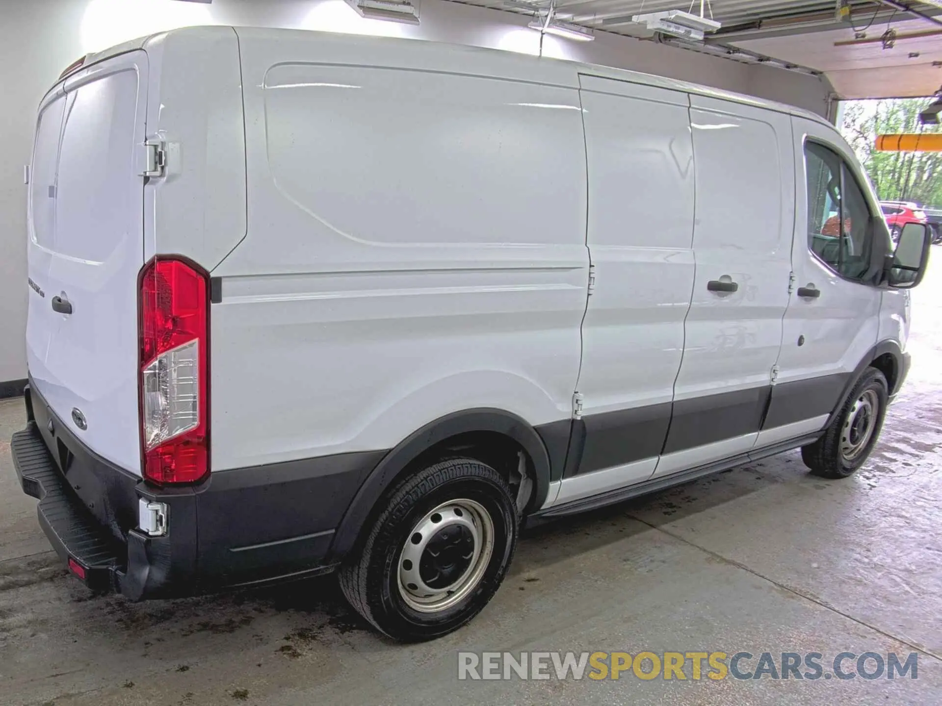 5 Photograph of a damaged car 1FTYE1ZM2KKA84944 FORD TRANSIT-150 2019