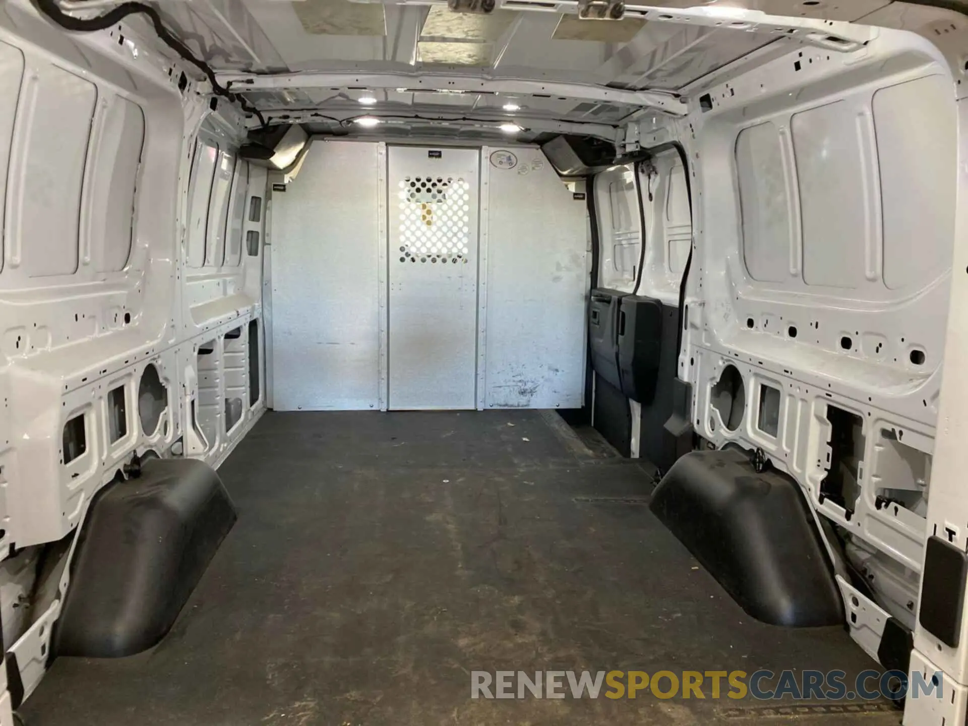 7 Photograph of a damaged car 1FTYE1ZM2KKA84944 FORD TRANSIT-150 2019