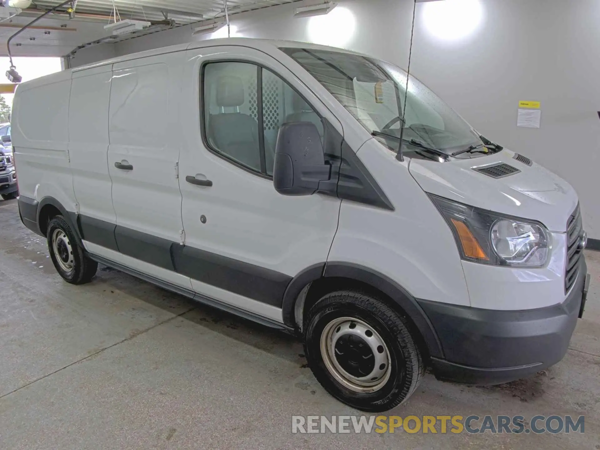 8 Photograph of a damaged car 1FTYE1ZM2KKA84944 FORD TRANSIT-150 2019