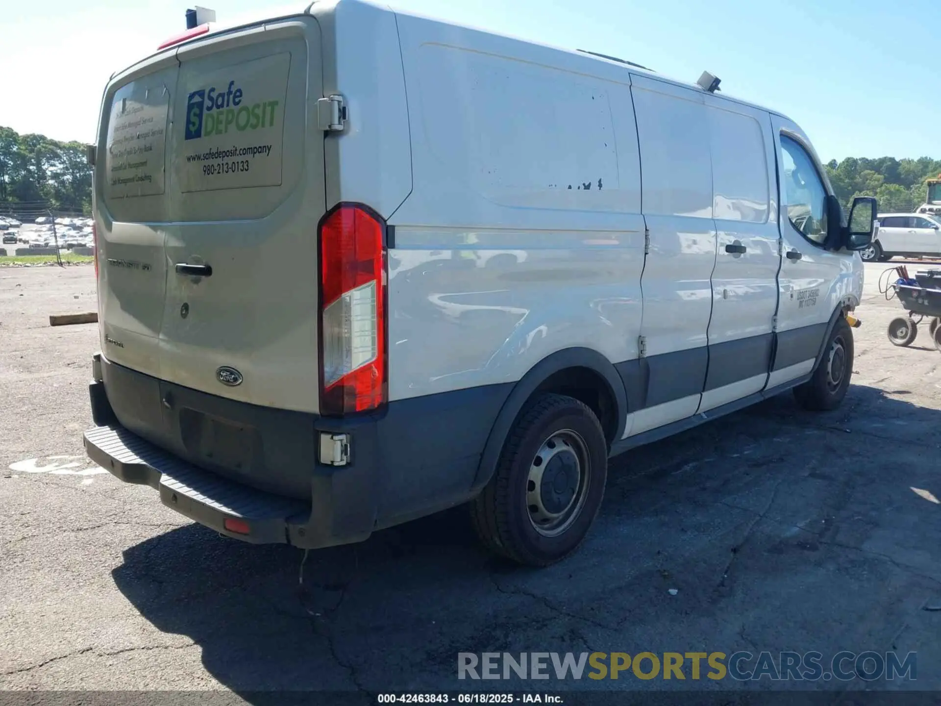 4 Photograph of a damaged car 1FTYE1ZM7KKB75305 FORD TRANSIT-150 2019