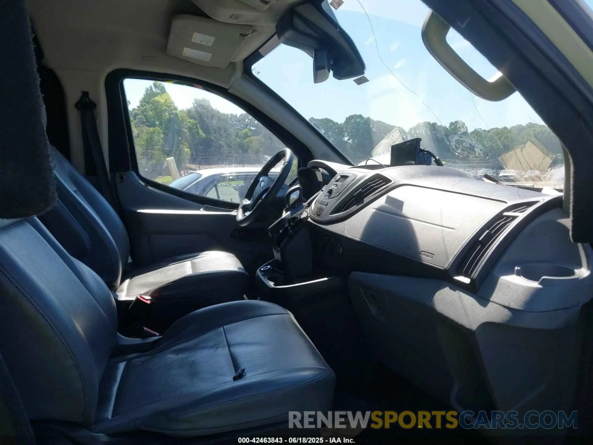 5 Photograph of a damaged car 1FTYE1ZM7KKB75305 FORD TRANSIT-150 2019