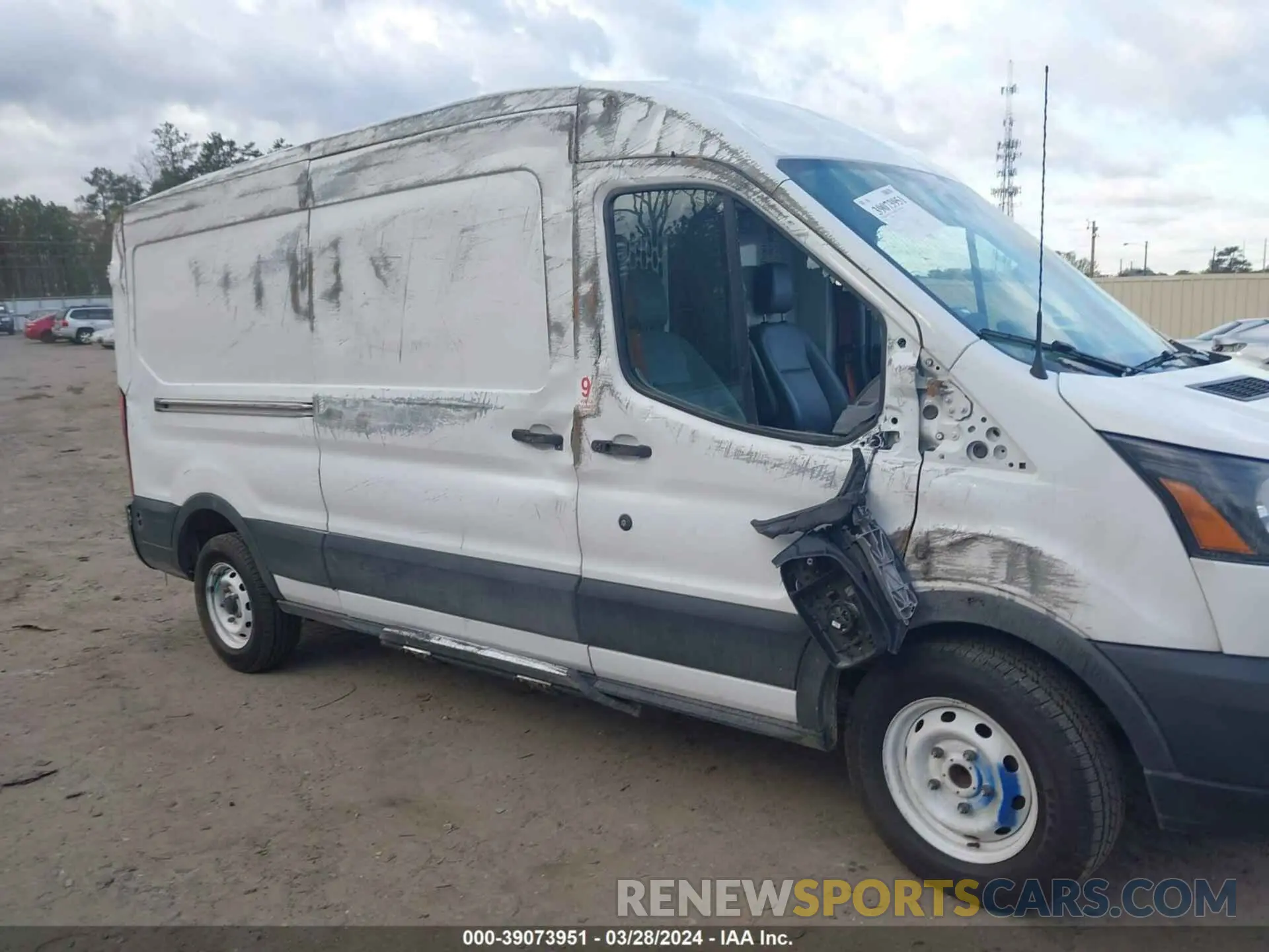 13 Фотография поврежденного автомобиля 1FTYE2CM3KKB32479 FORD TRANSIT-150 2019
